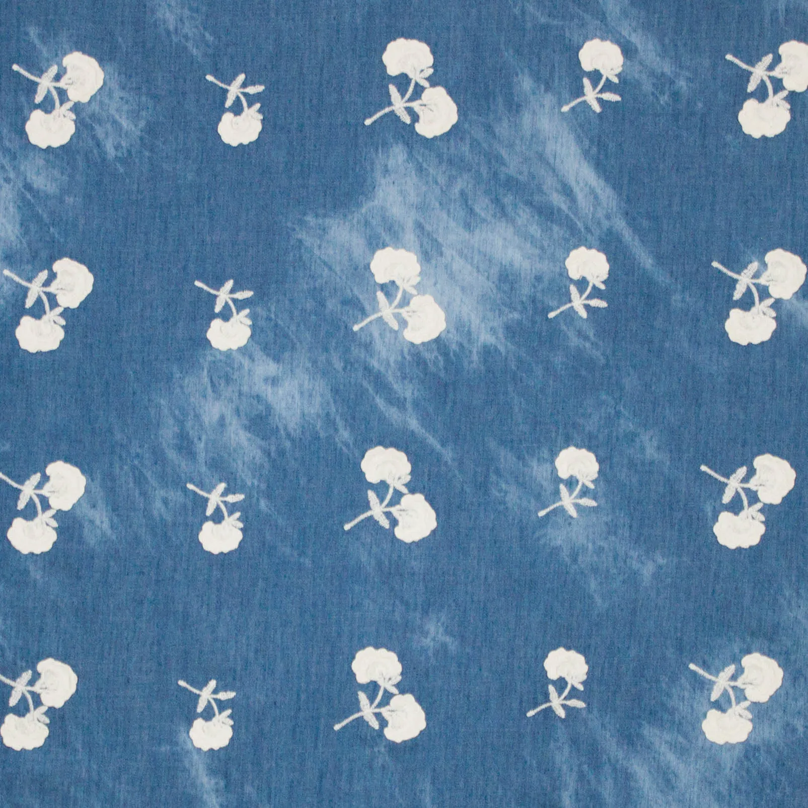 Soepele jeans met geborduurde witte bloemen en dye out vlekken