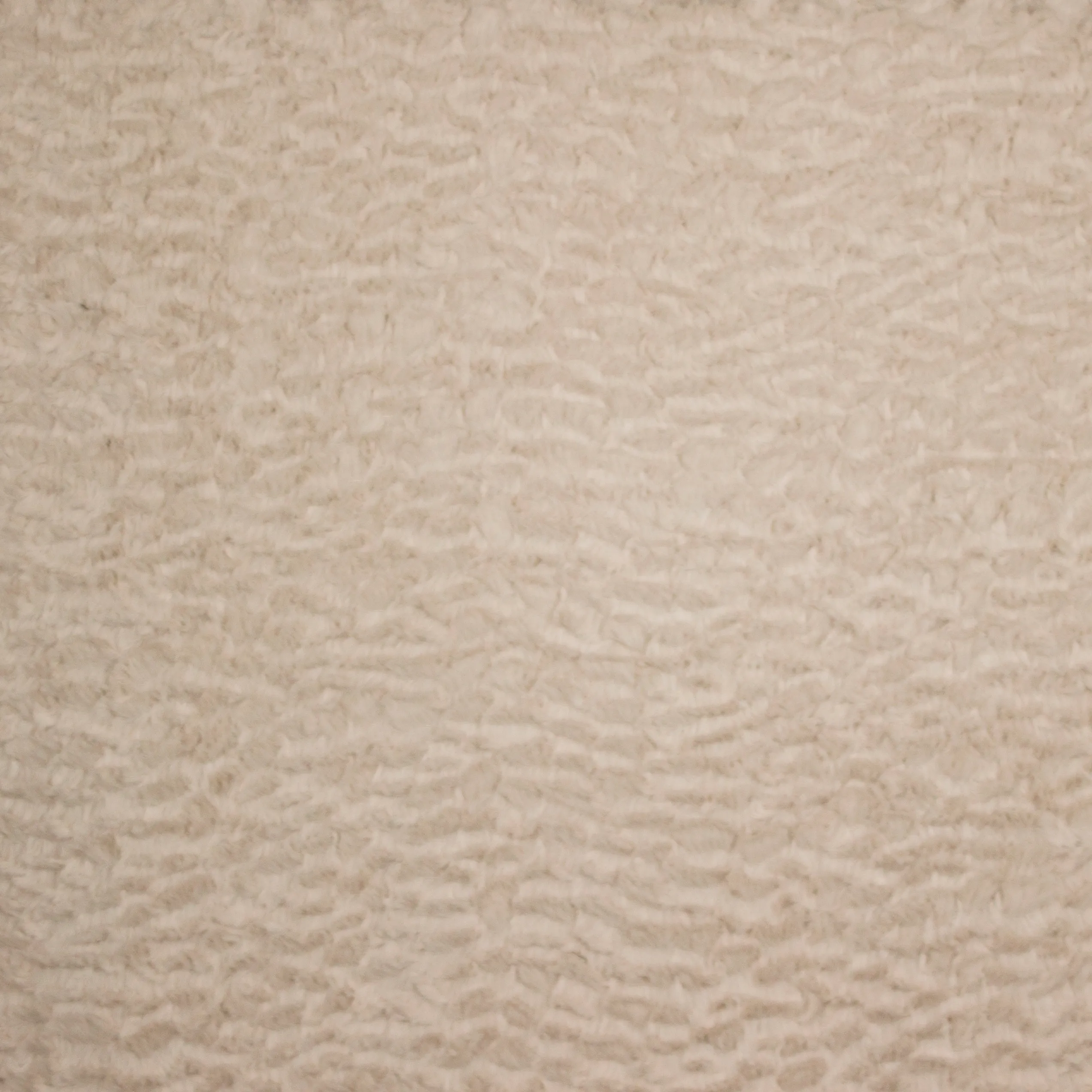 Beige imitatiepels met reliëf