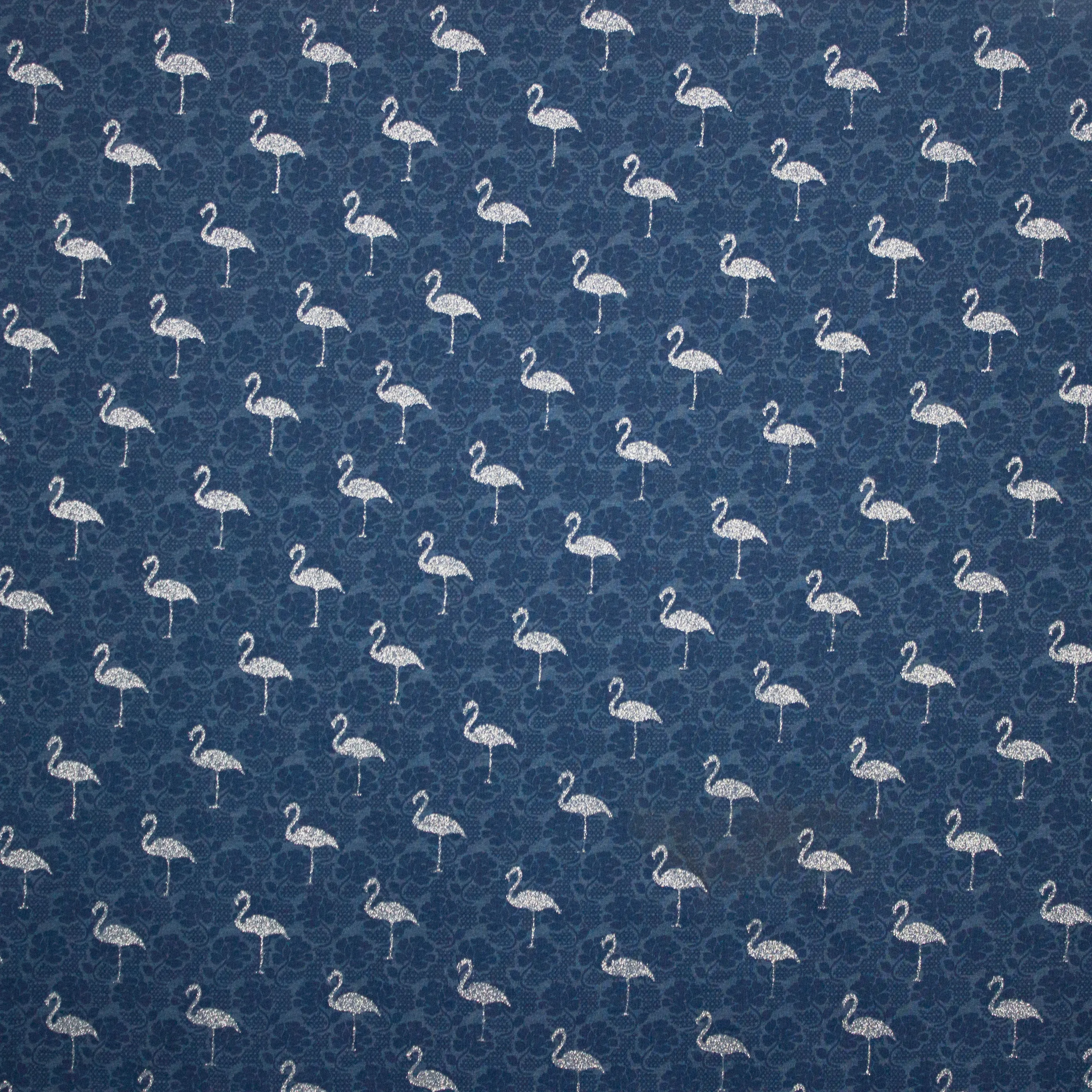 Sweaterstof in jeansblauw met flamingo in zilver