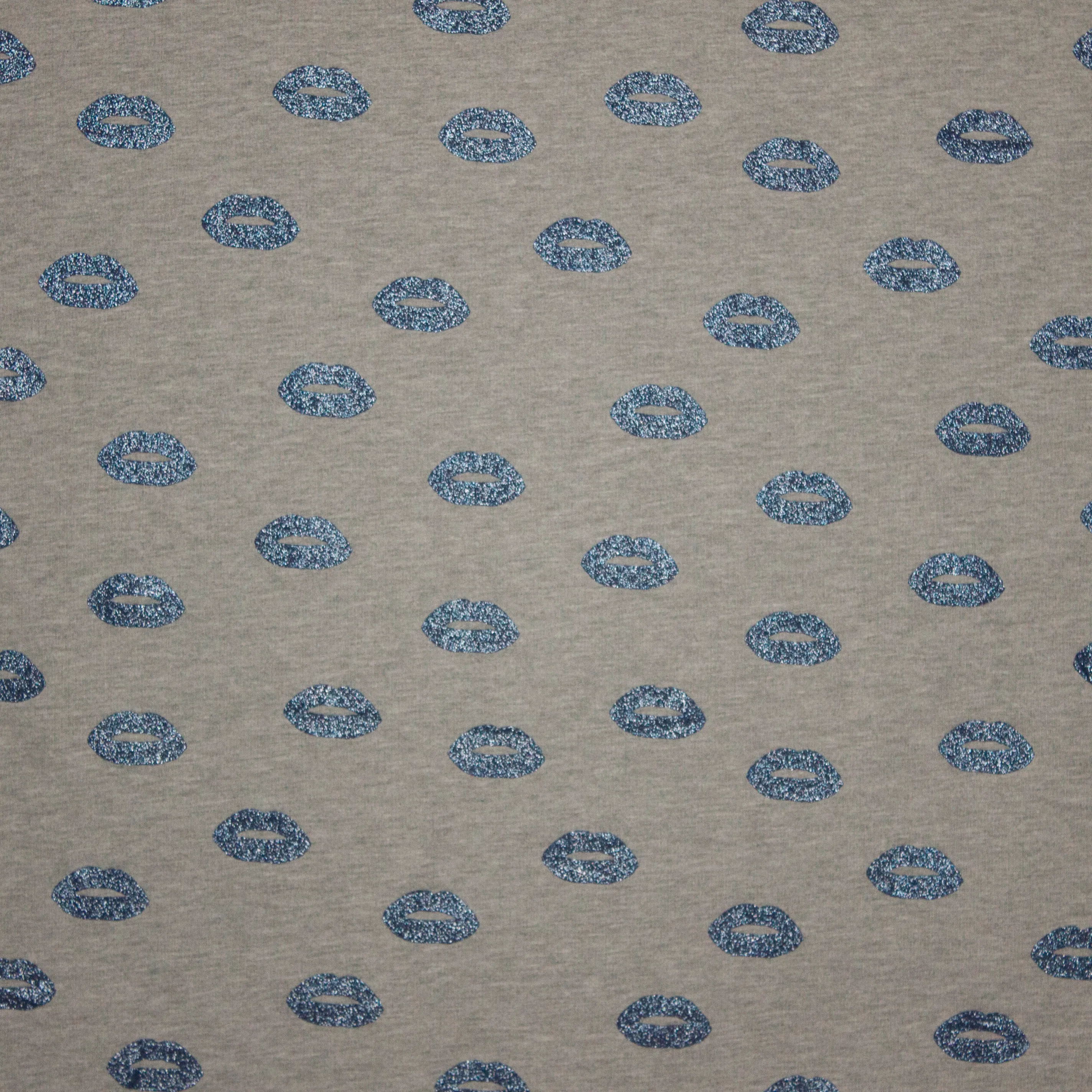 Sweaterstof lichtgrijs met lipjes in blauwe glitter