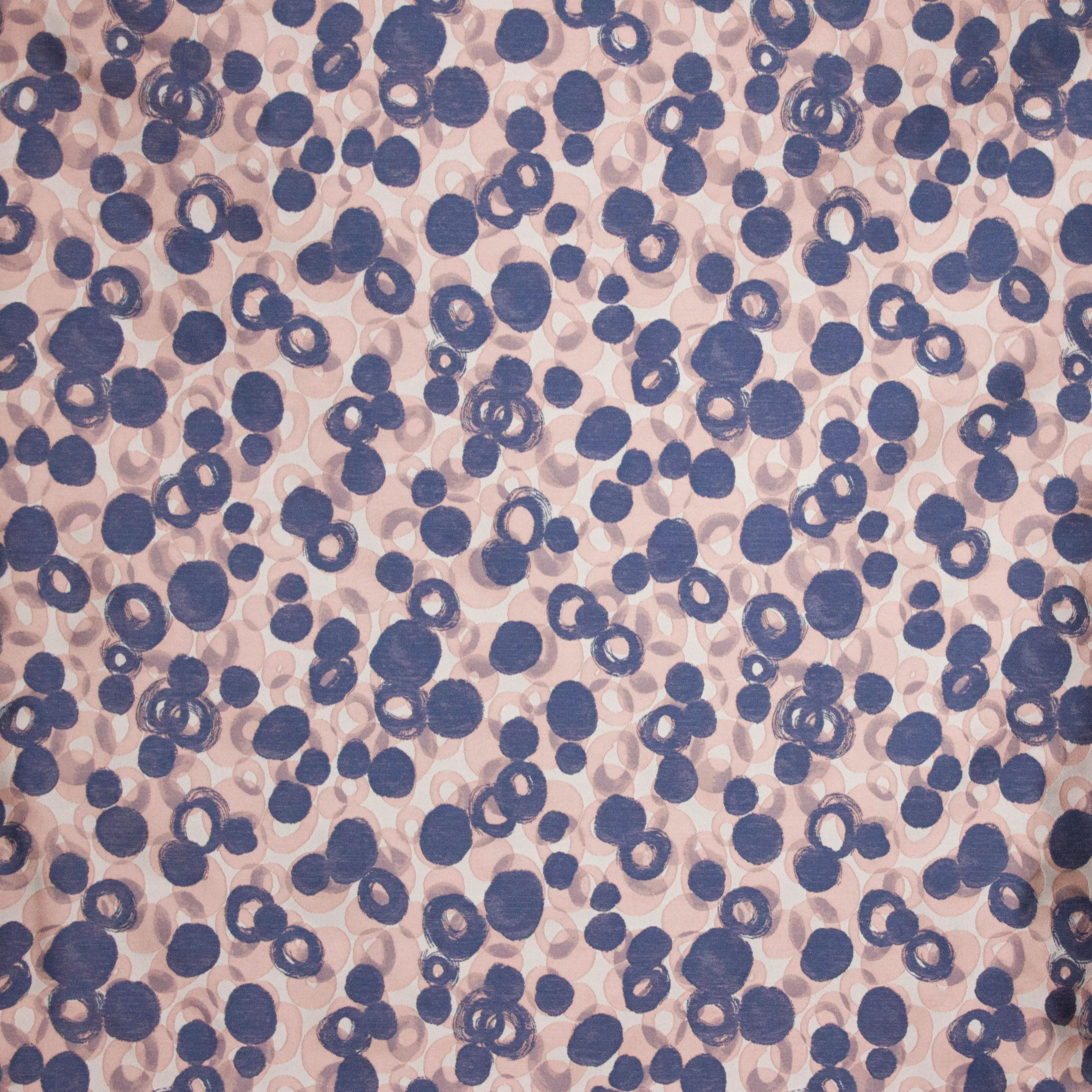 Jacquard met ingeweven cirkels