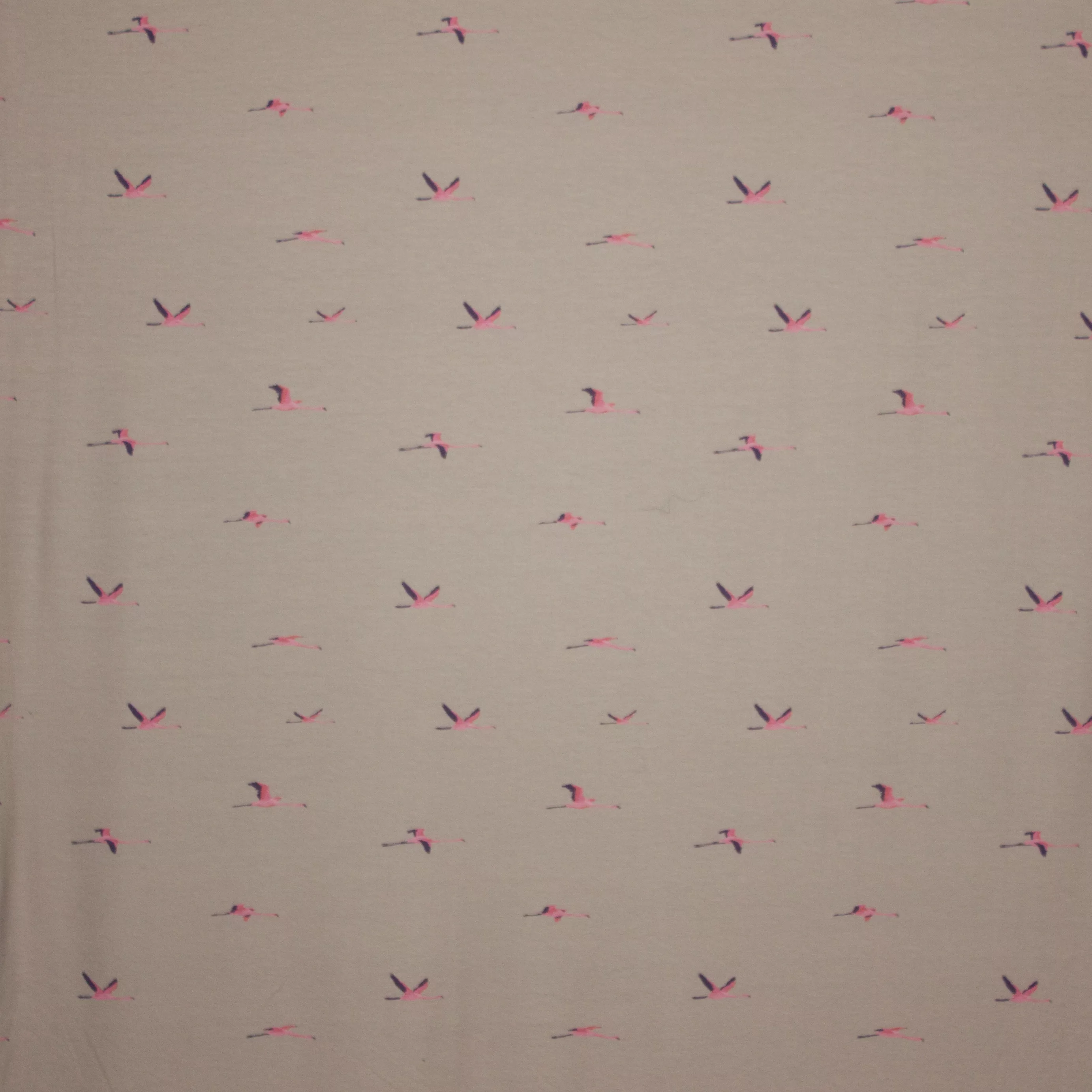 Fijne viscosetricot met flamingomotief