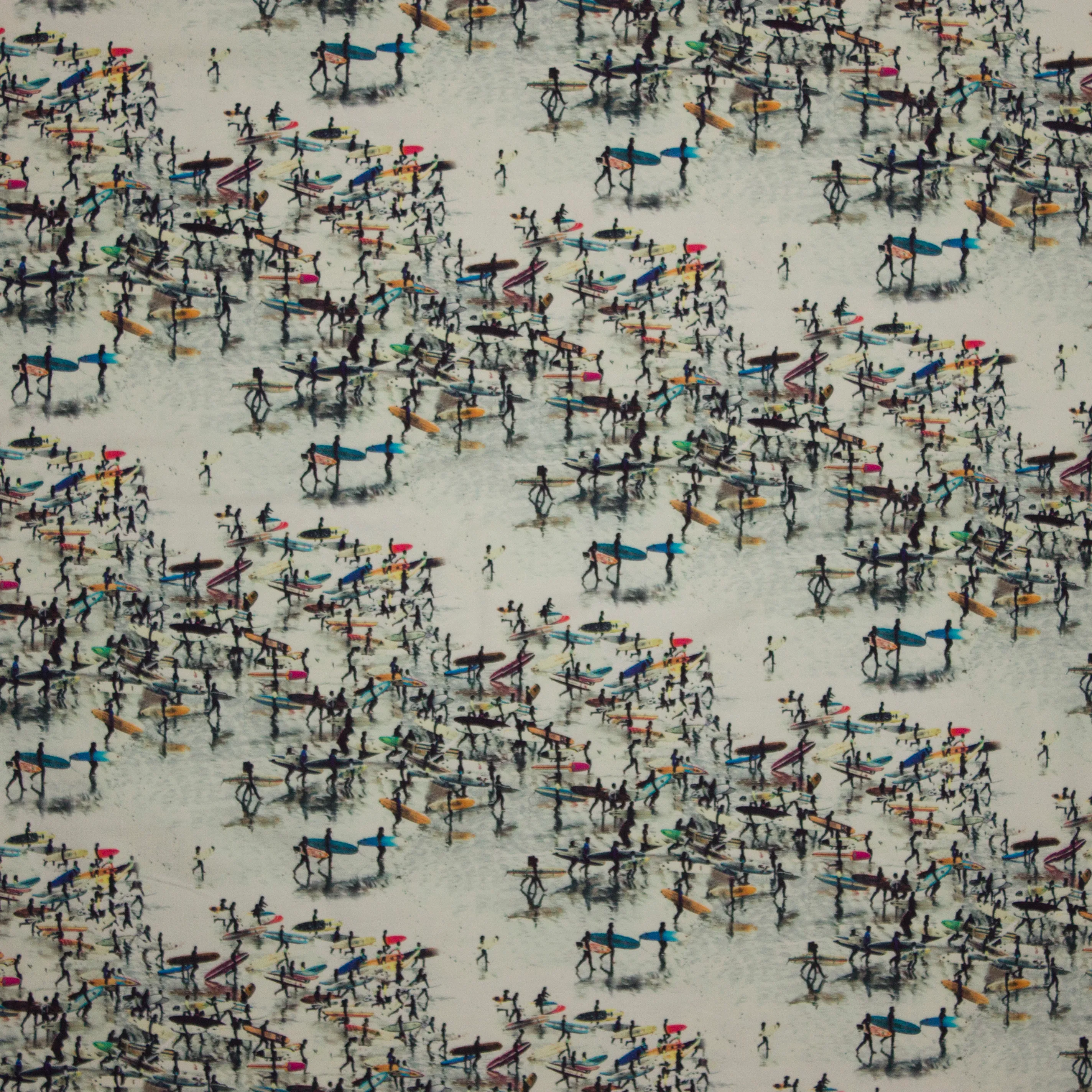 Tricot met surfers