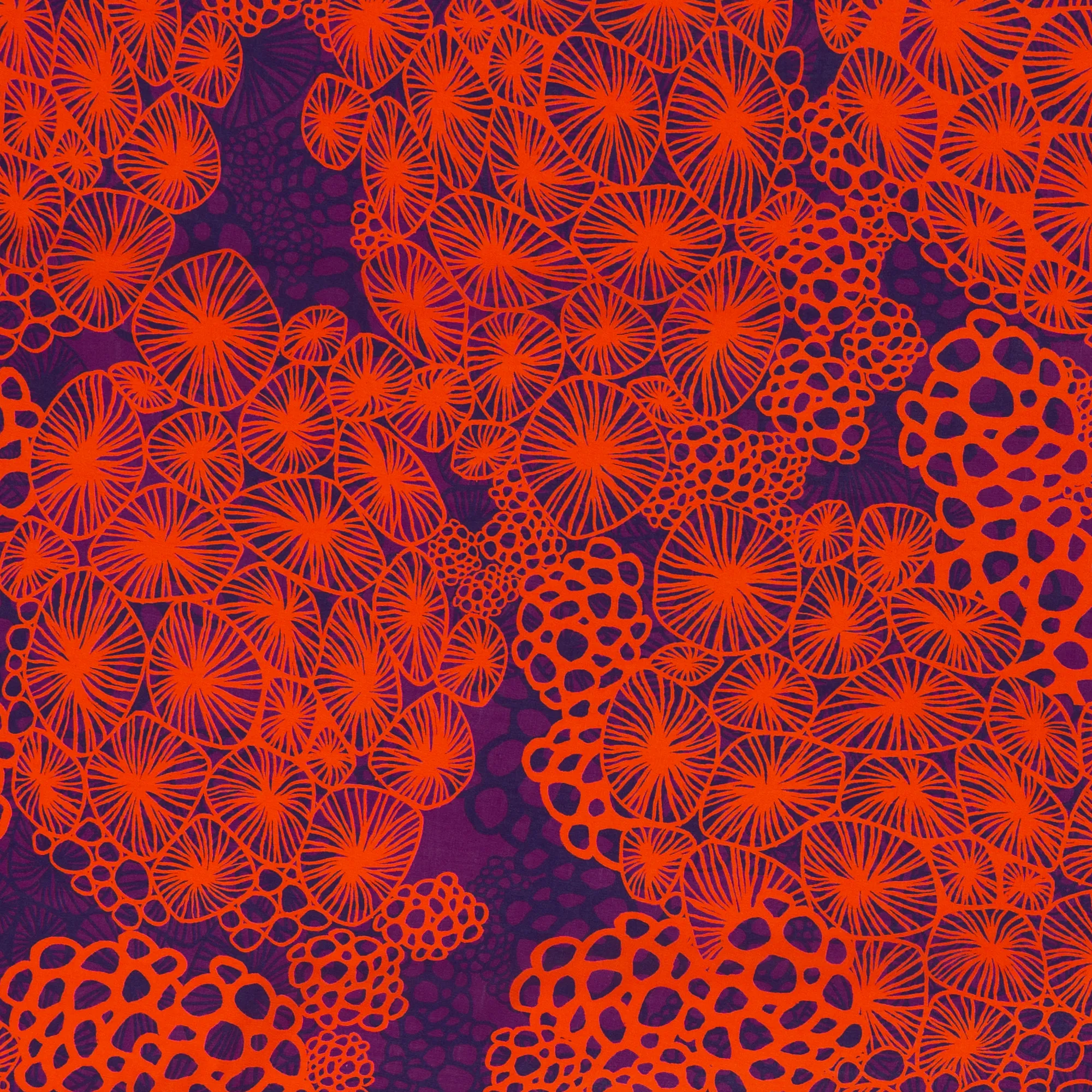 Paarse viscose met oranje patroon 'Coral Cluster' van Thorsten Berger