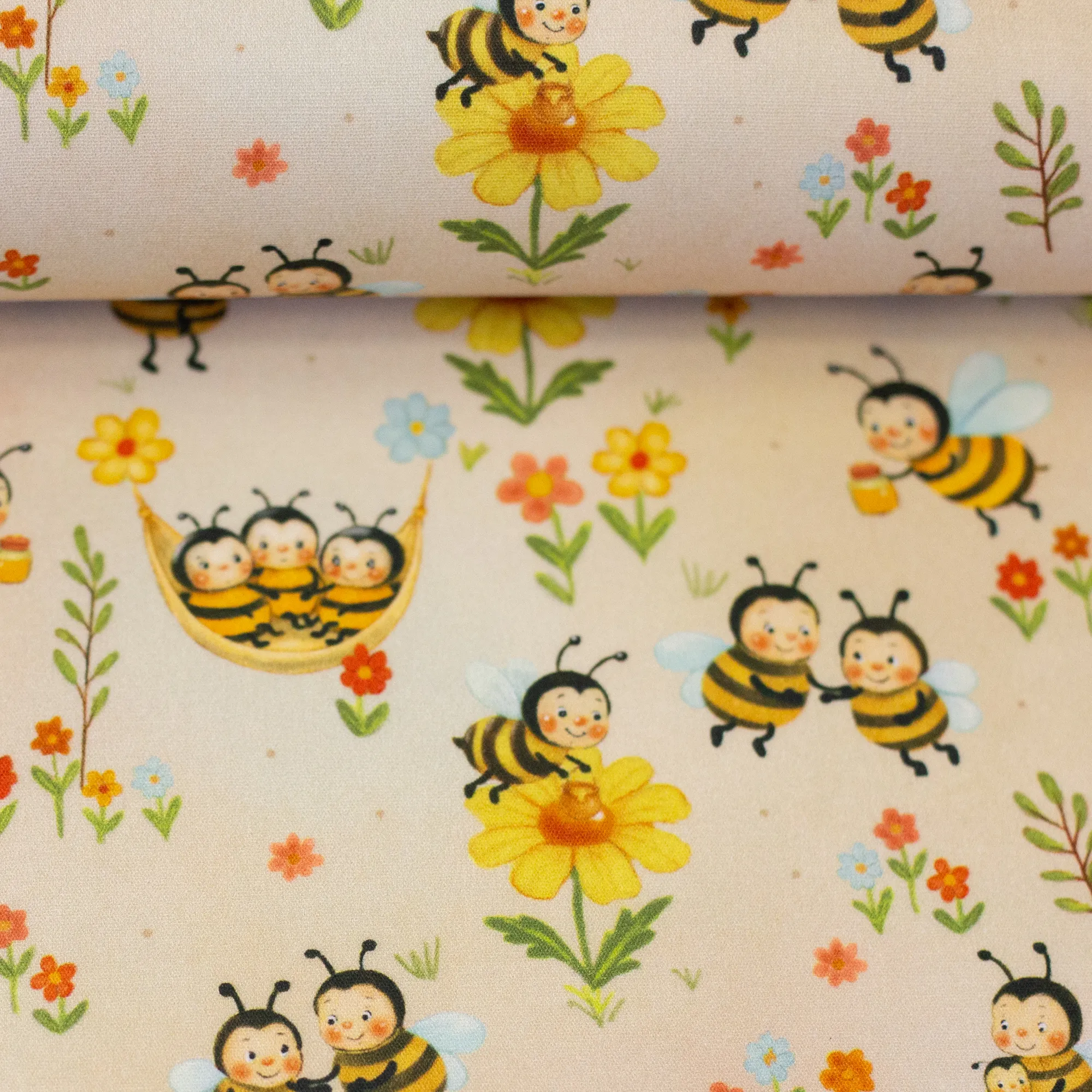 Katoen beige met bijtjes en bloemen