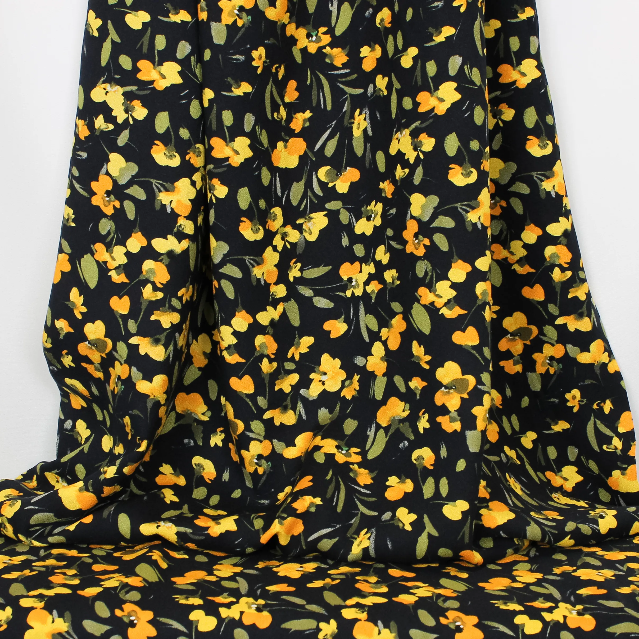 Zwarte viscose crêpe met gele bloemetjes