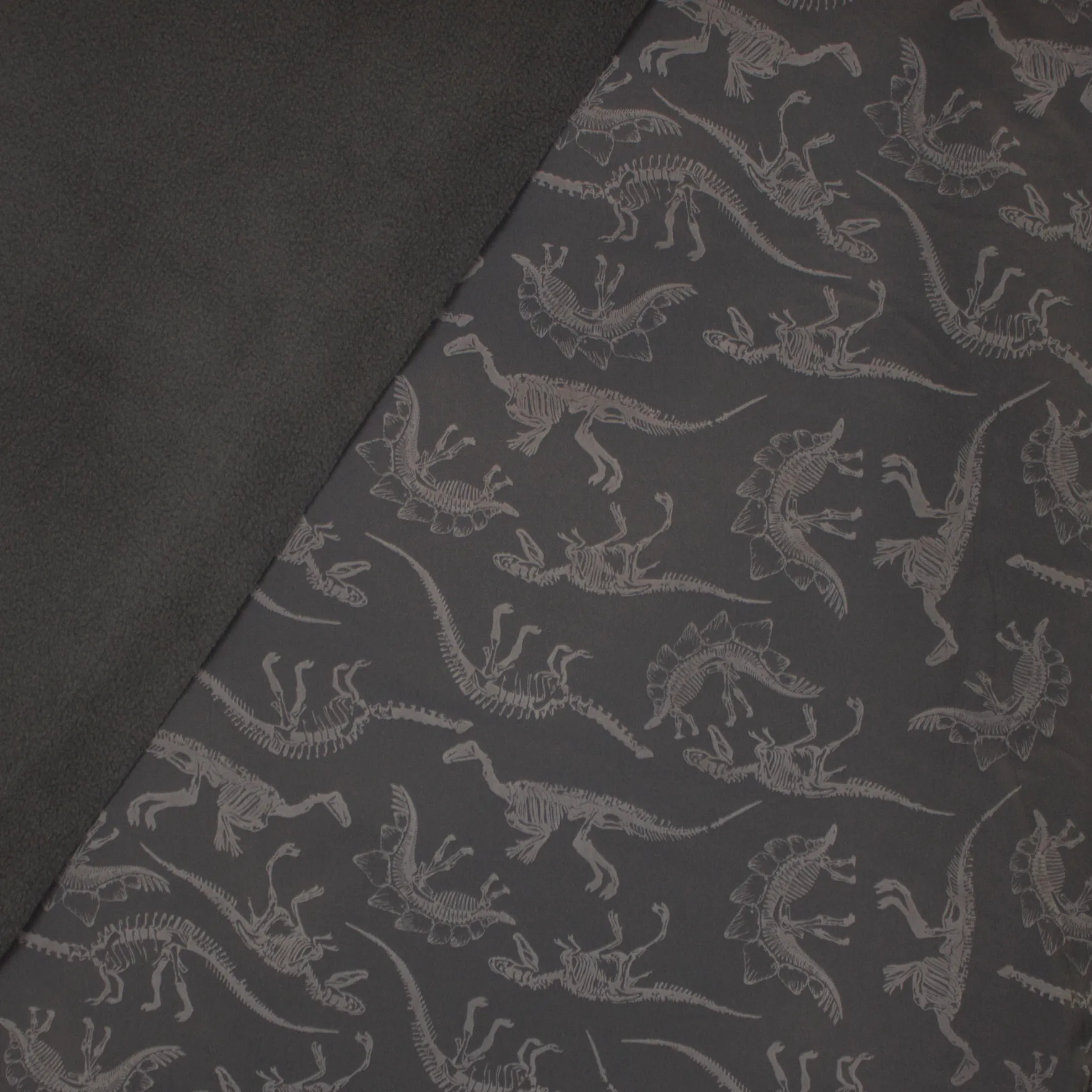 softshell donkergrijs met dino skeletten, fleece achterkant