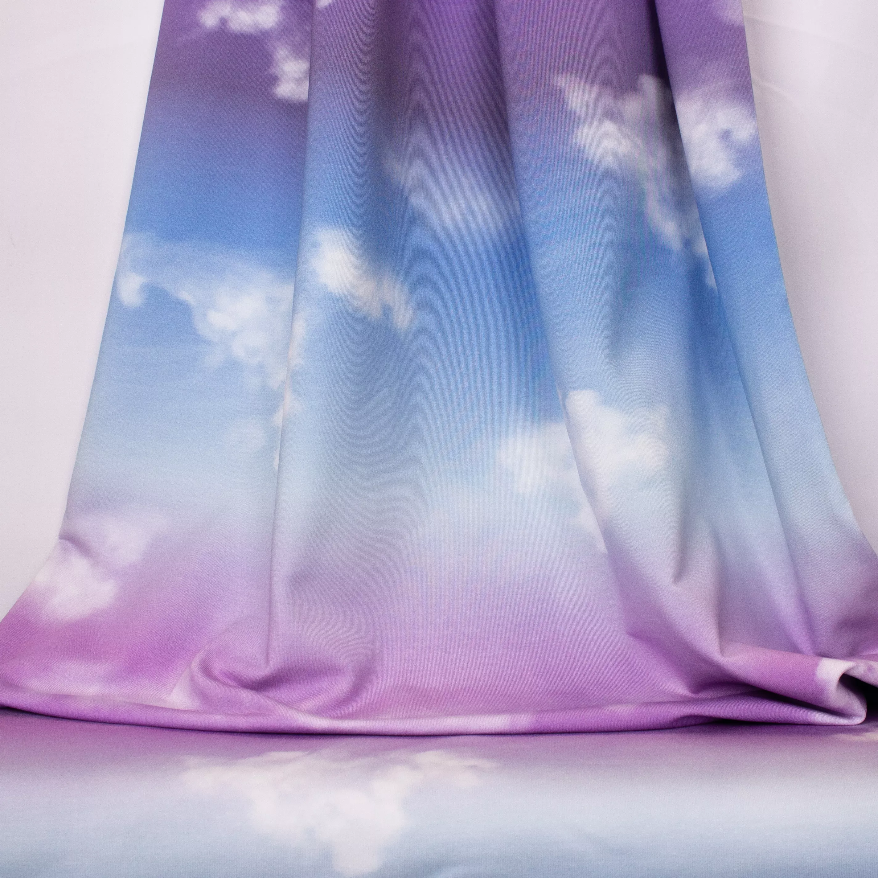Tricot met wolken lucht print
