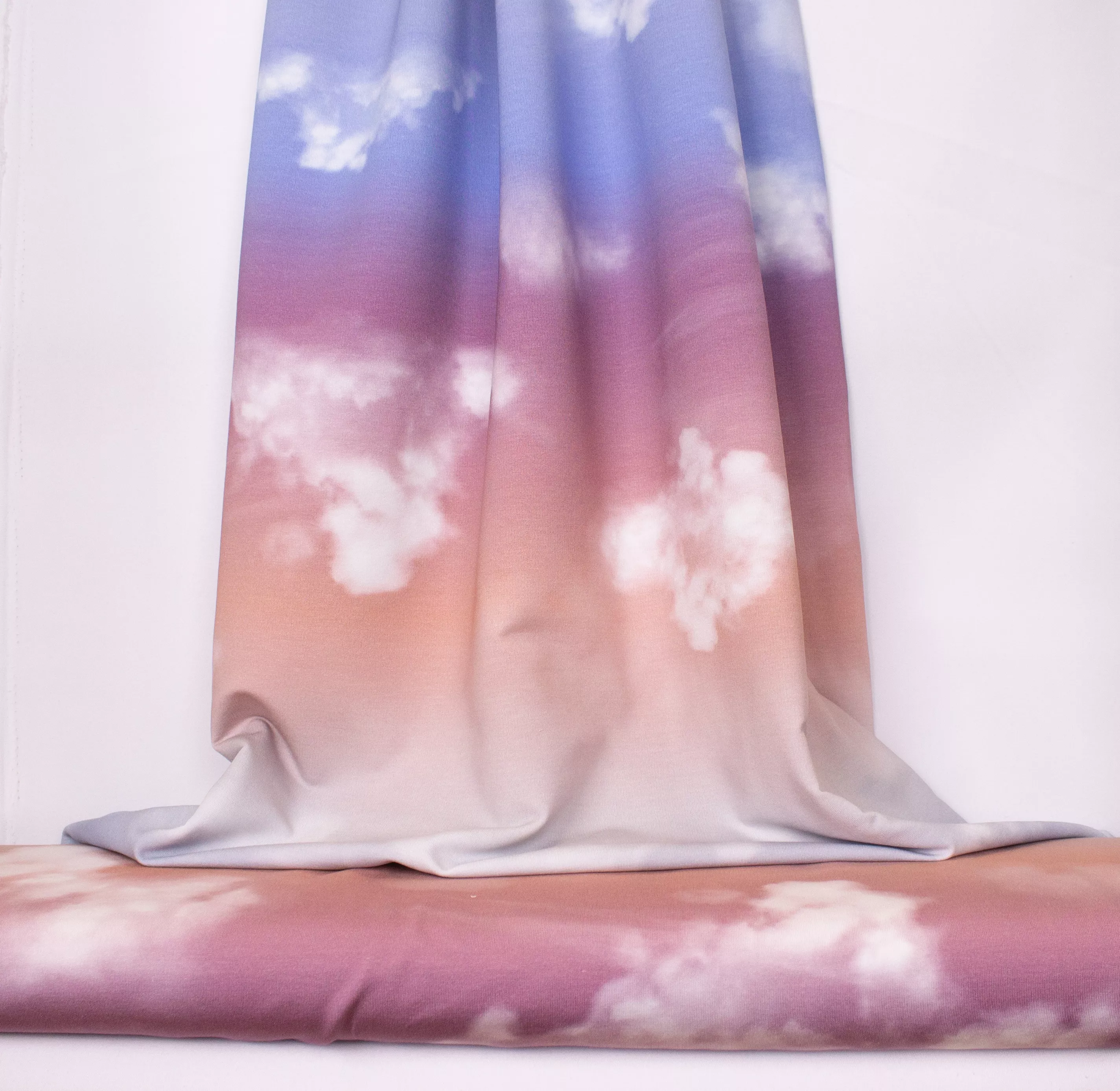 Tricot met wolken lucht print