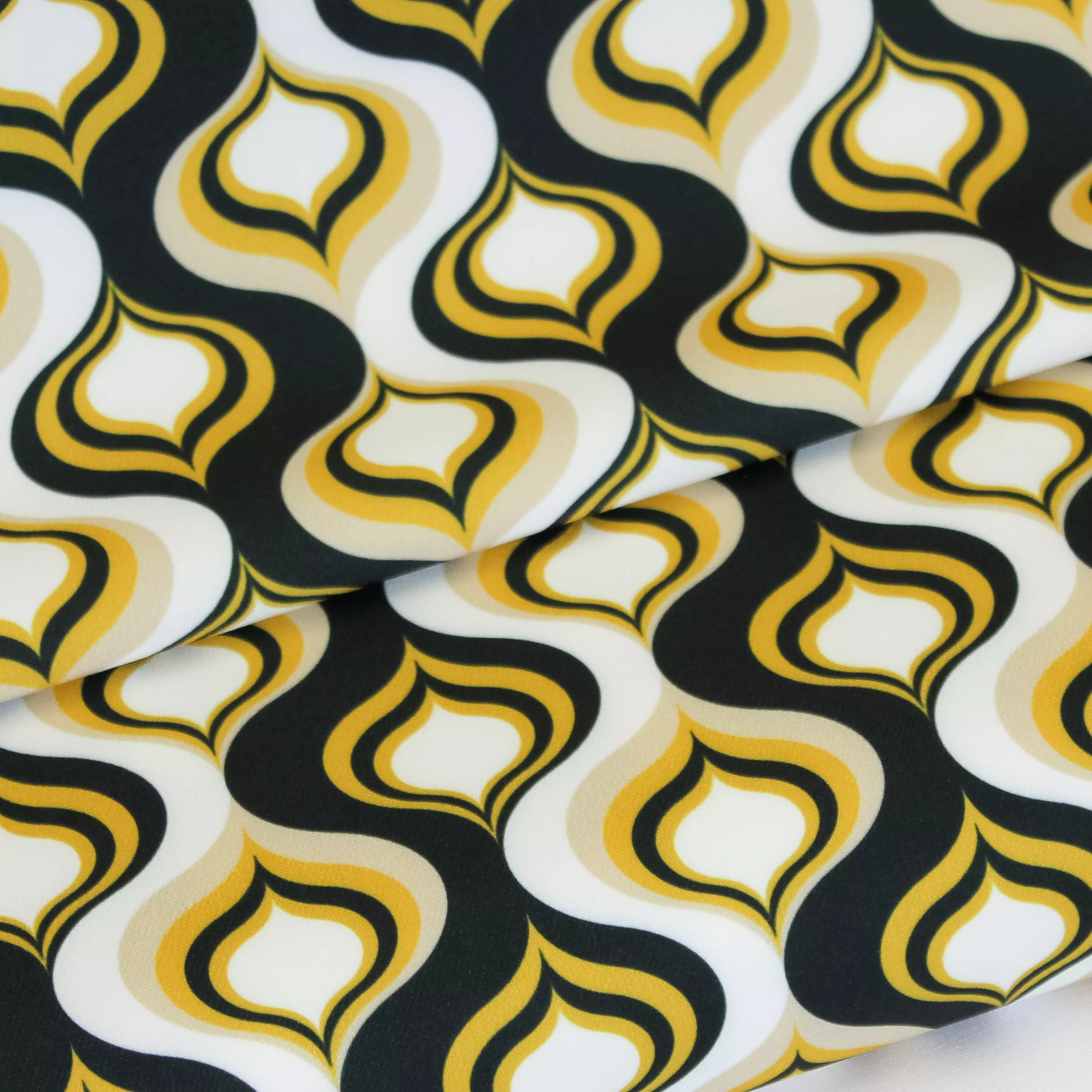 Polyester stretch met zwart / geel golvend retro patroon