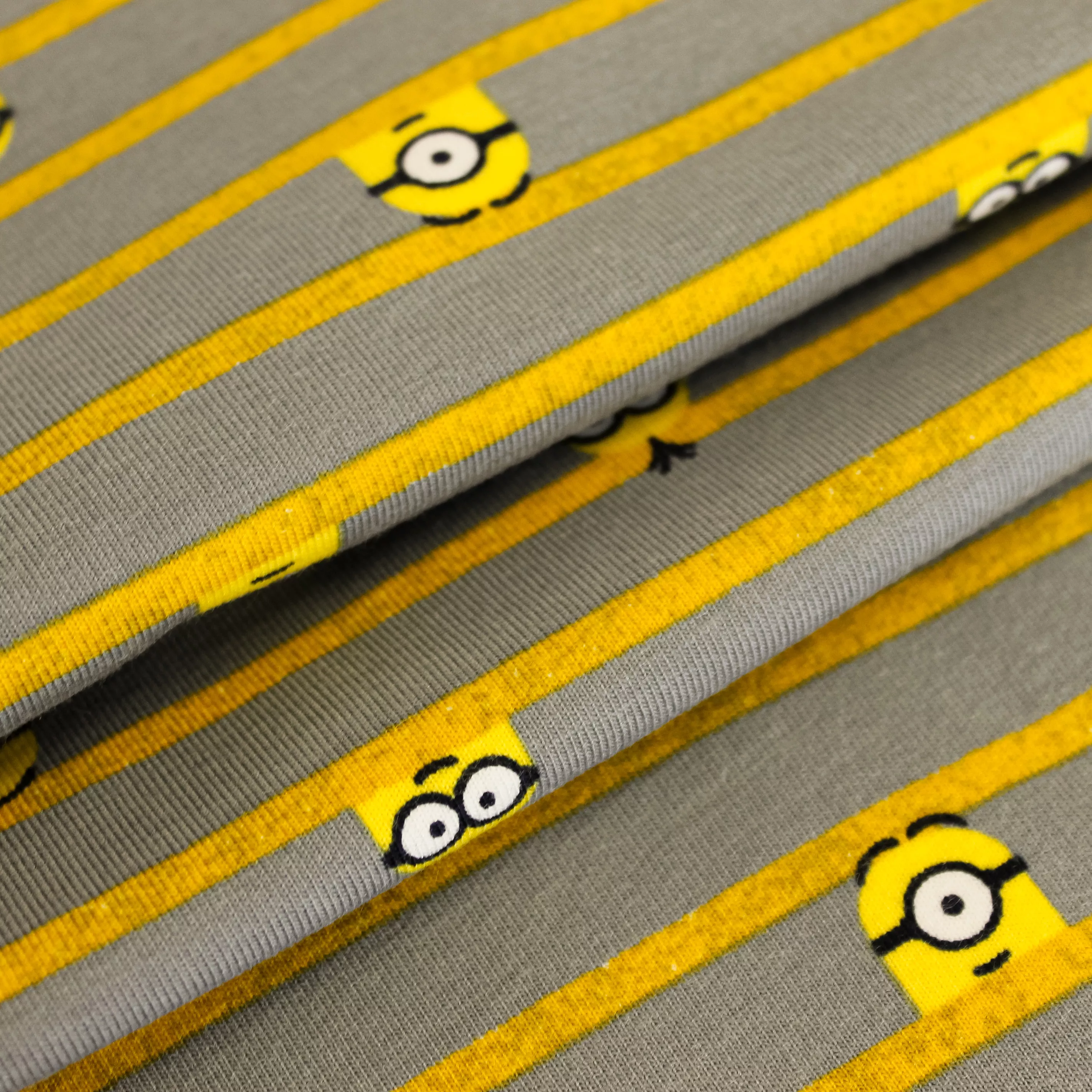 Katoen tricot grijs met gele strepen en Minions