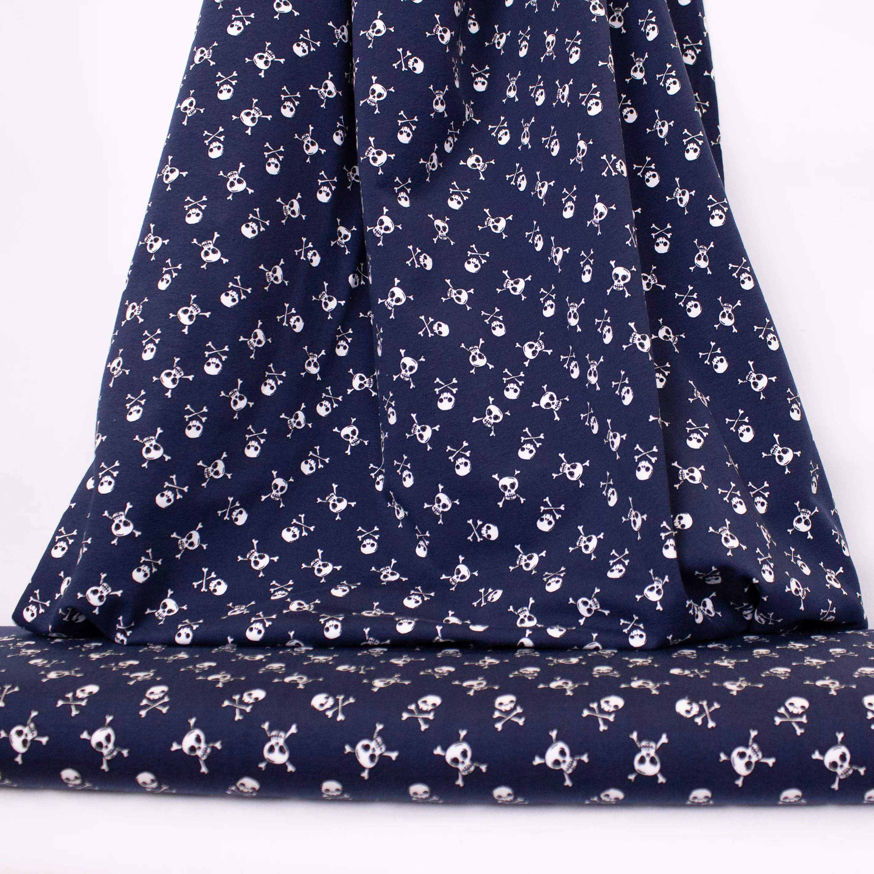 Donkerblauwe katoen tricot met doodshoofden