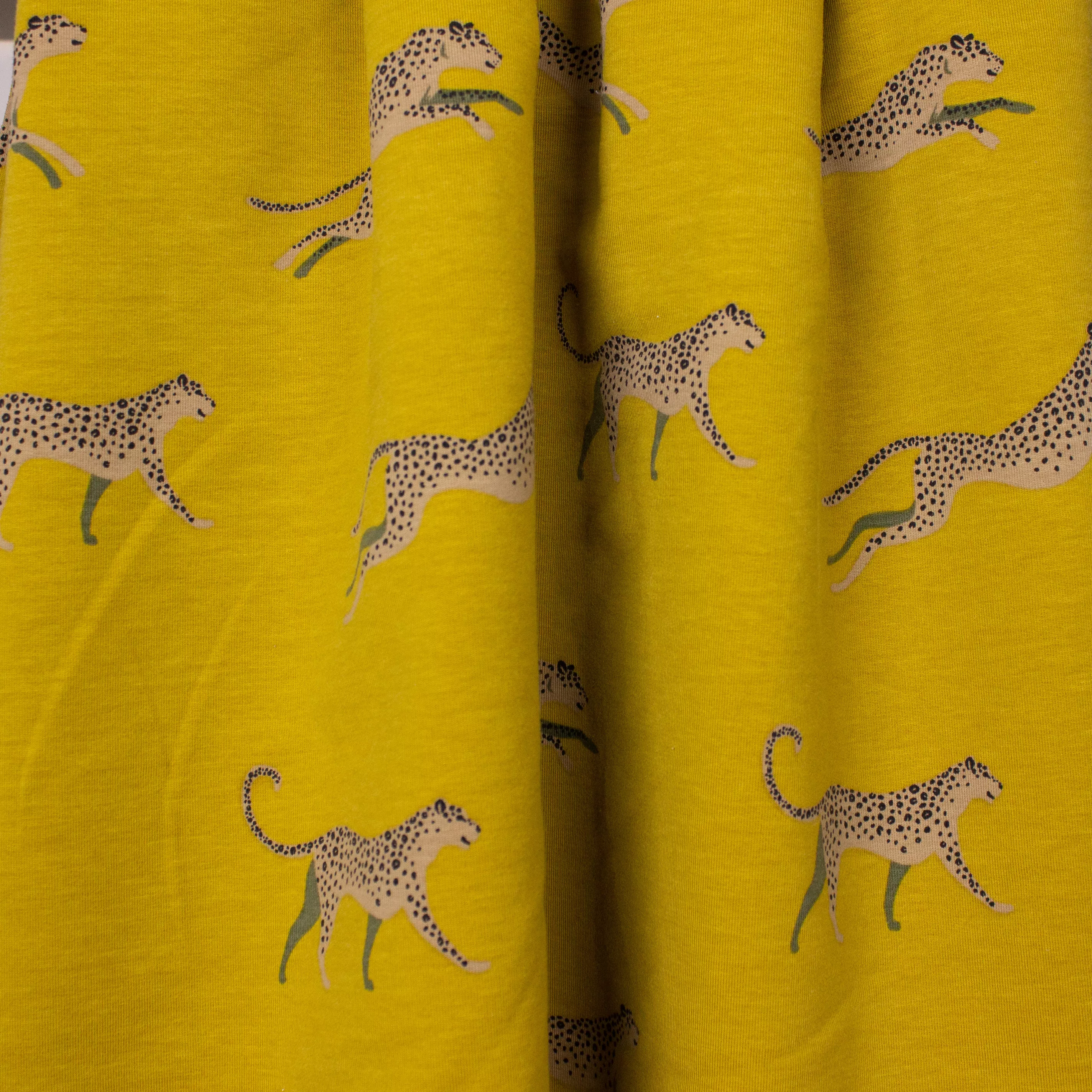 Gele french terry met luipaarden