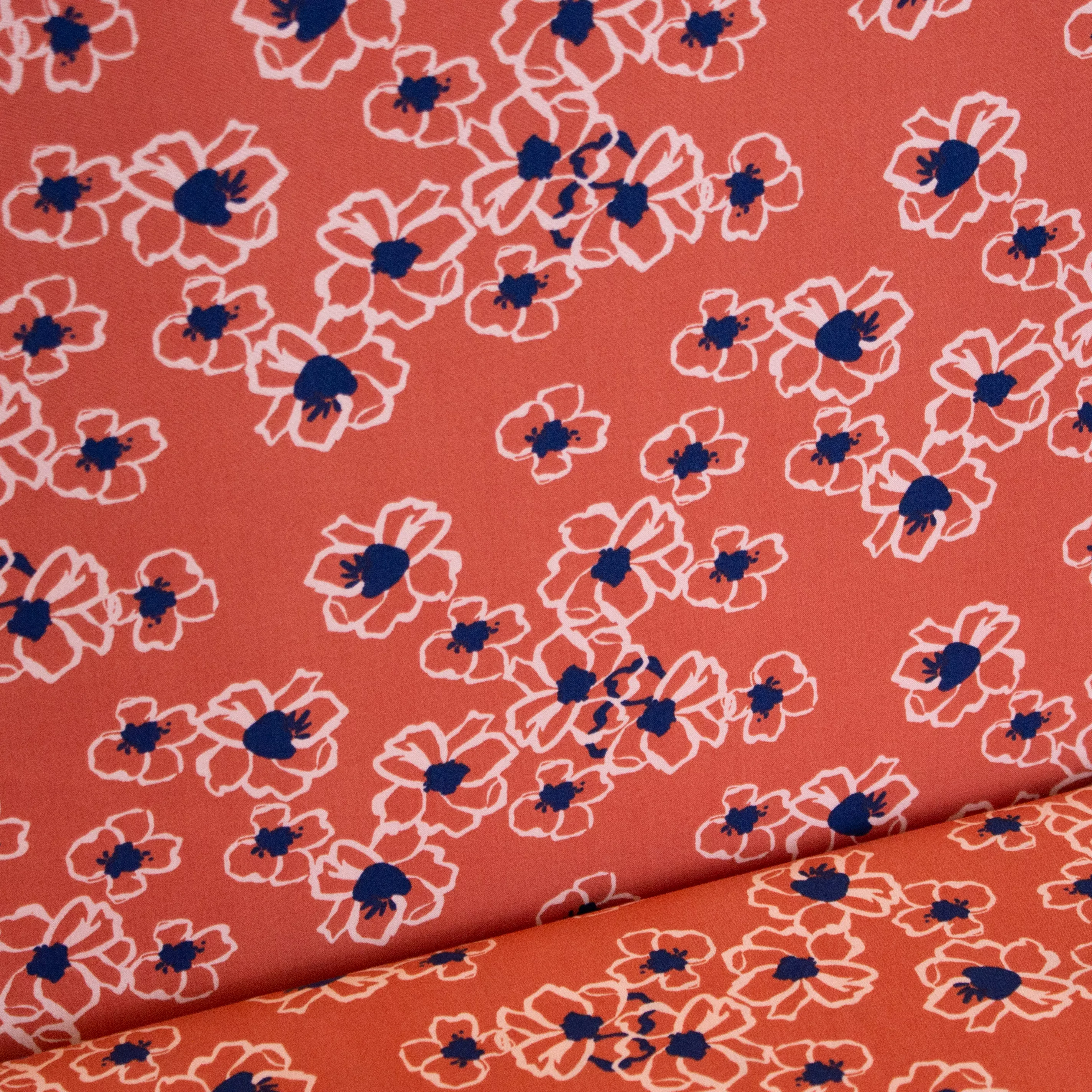 Roeste viscose met bloemen