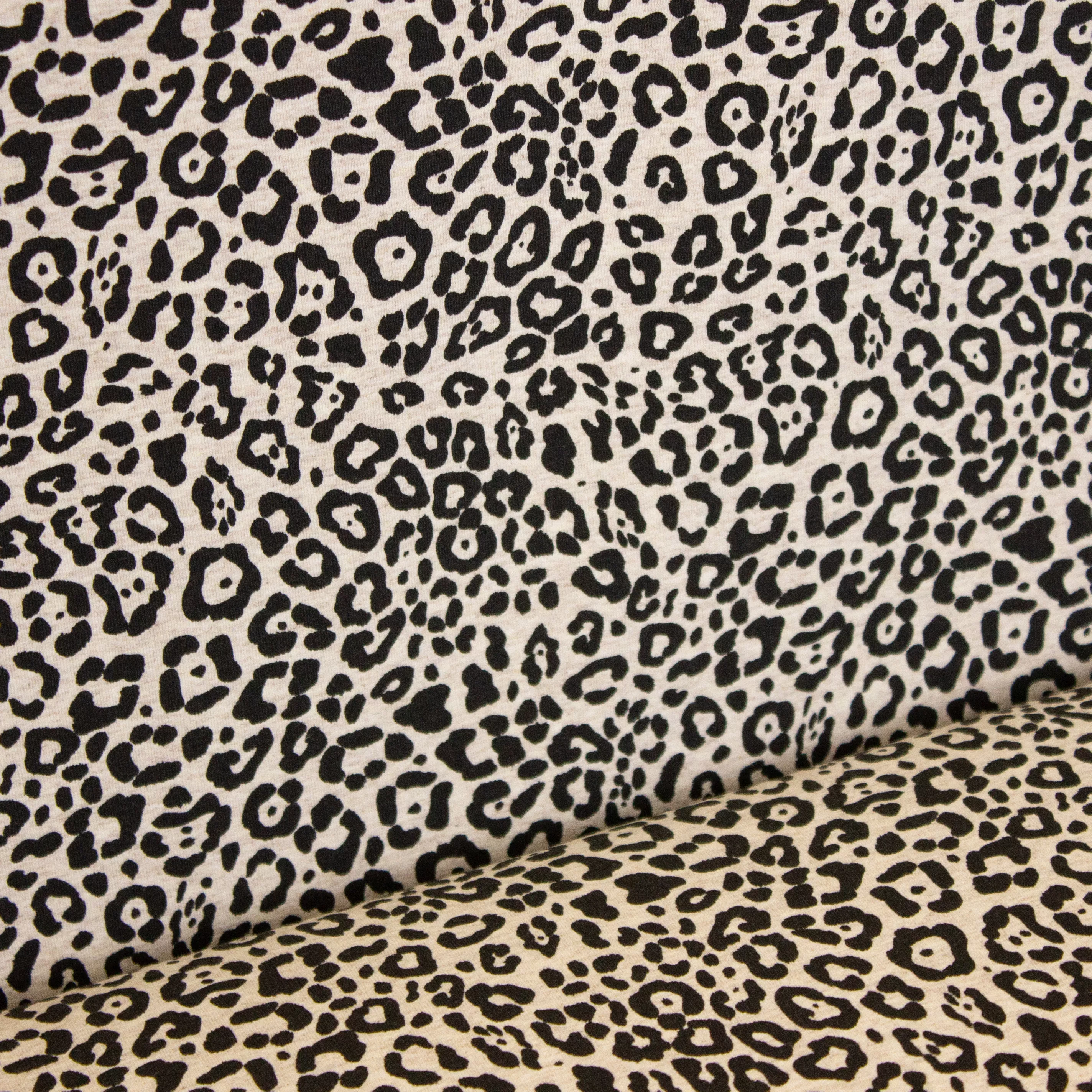 Lichtbruine tricot met luipaardpatroon