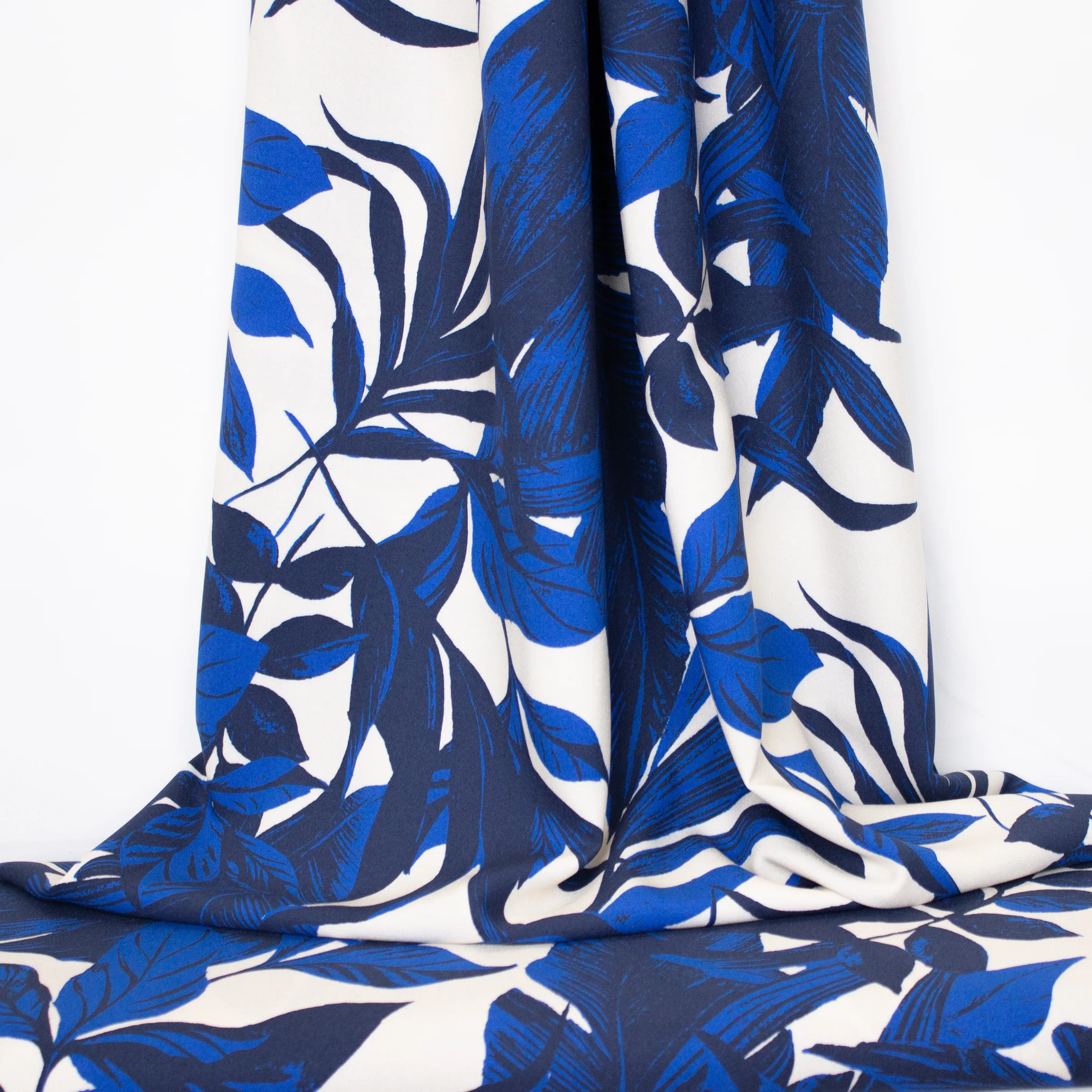 Viscose met Blauwe Bladeren van Atelier Jupe