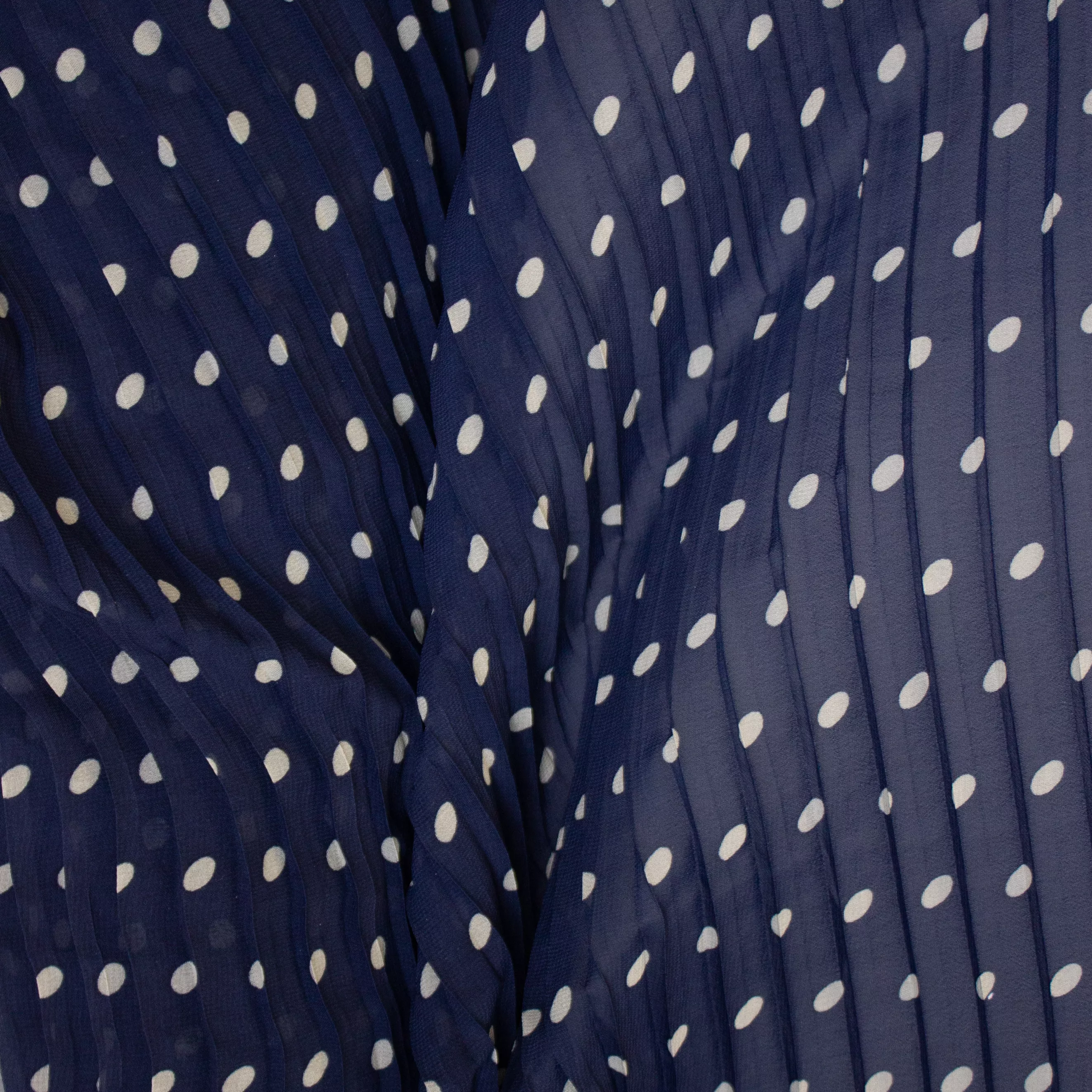 Blauwe Plissé met Witte Stippen van Miss Doodle