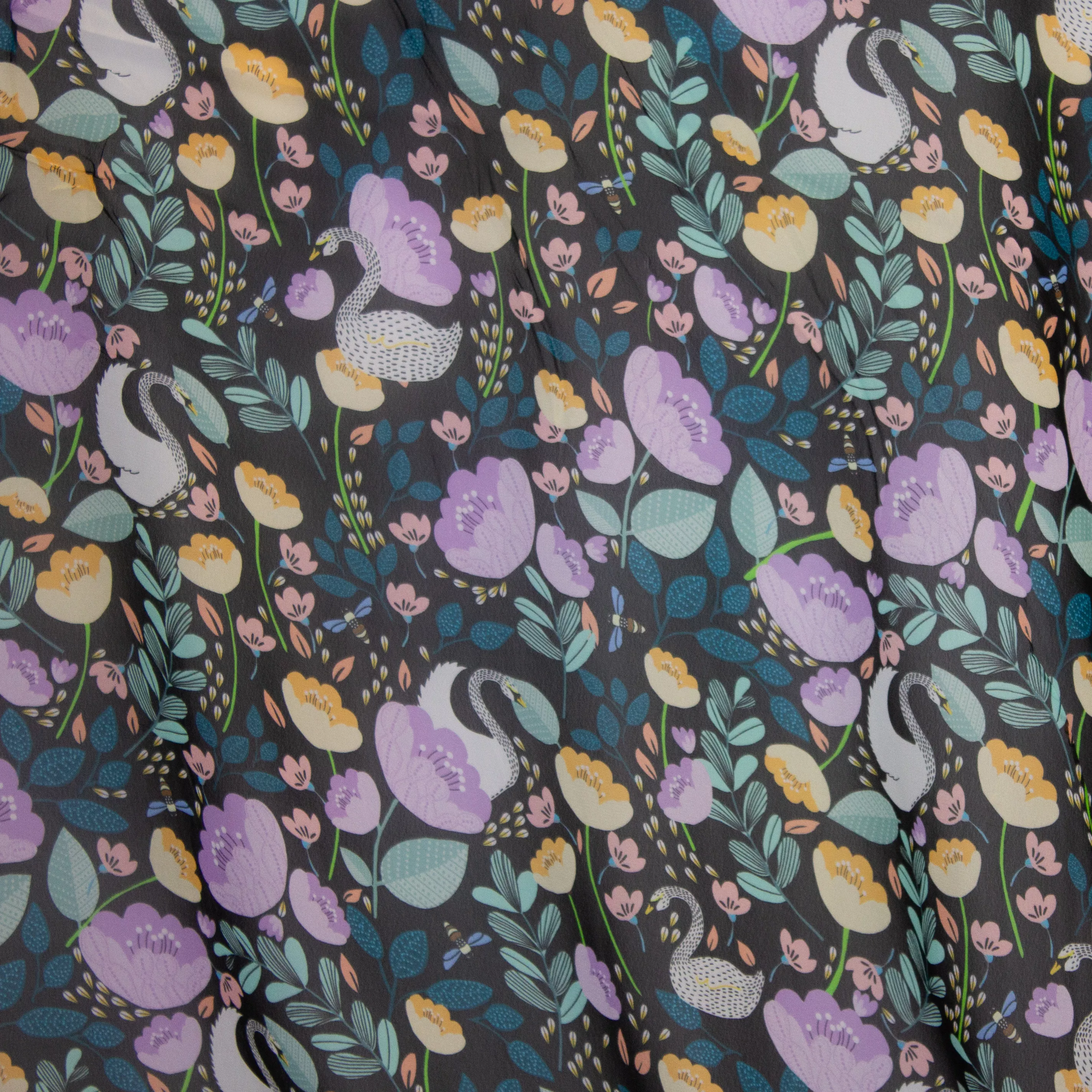 Doorschijnende Zwarte Voile Viscose met bloemen en Zwanen