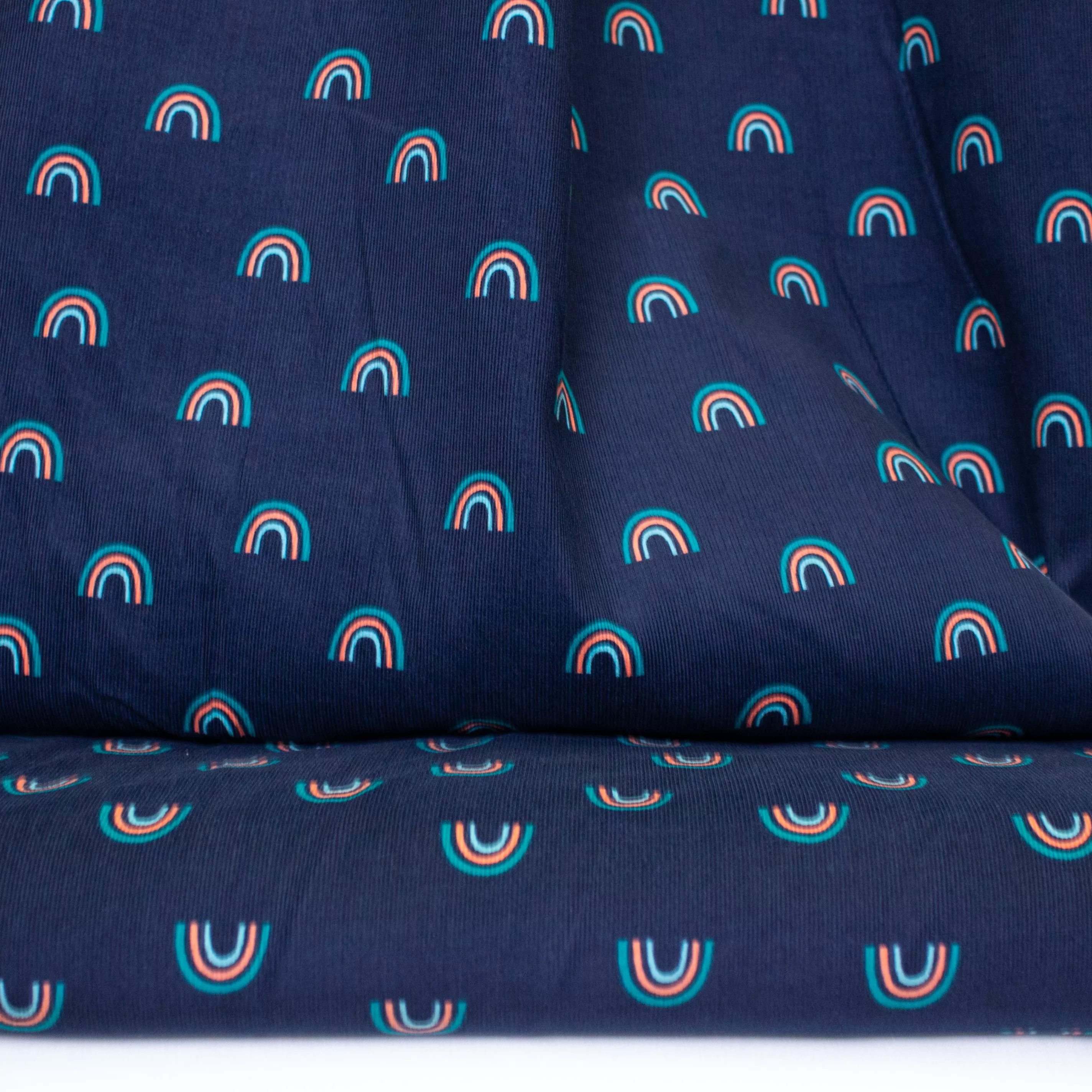 Blauwe ribfluweel met regenboogjes