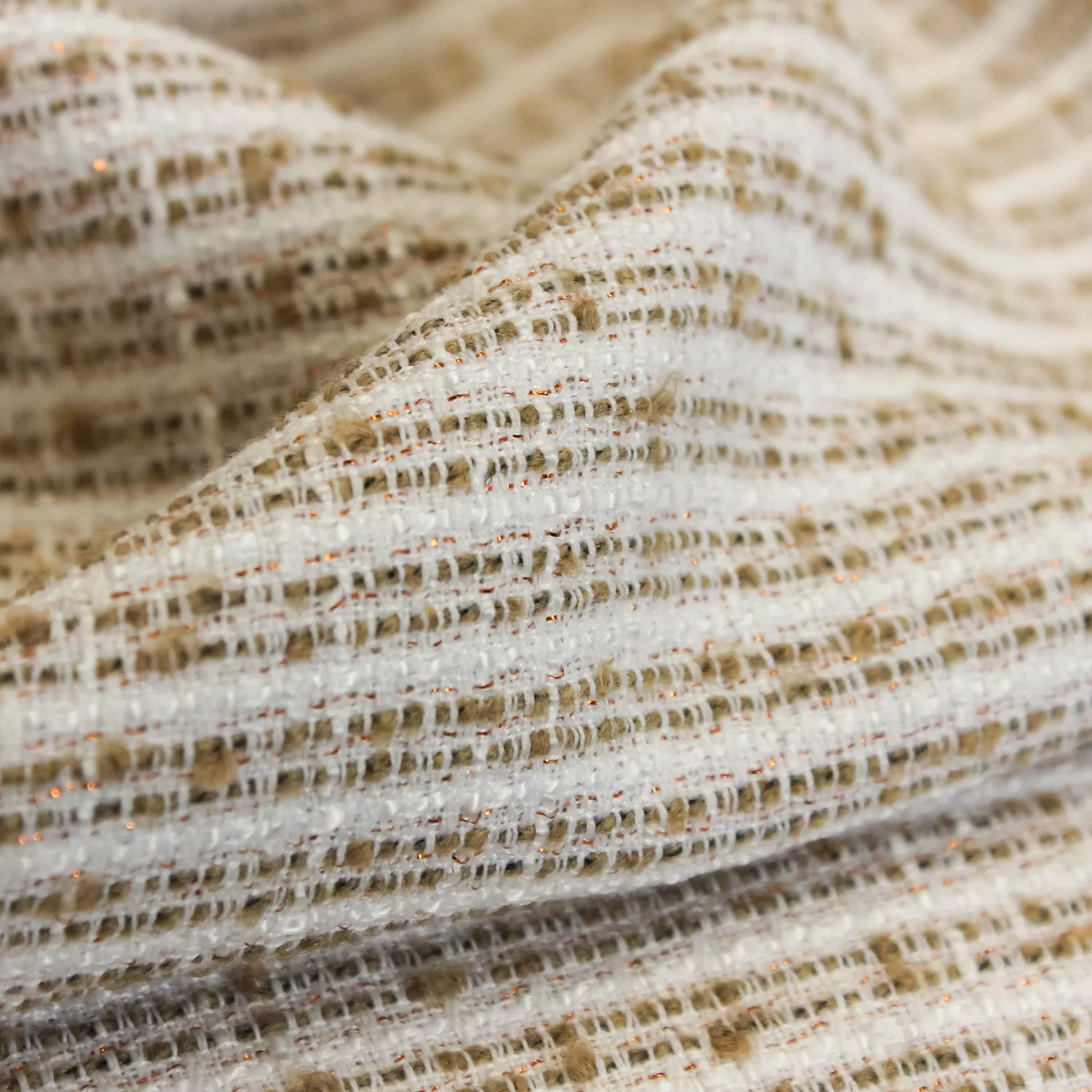 Chanelstof beige met rode lurex - Burda