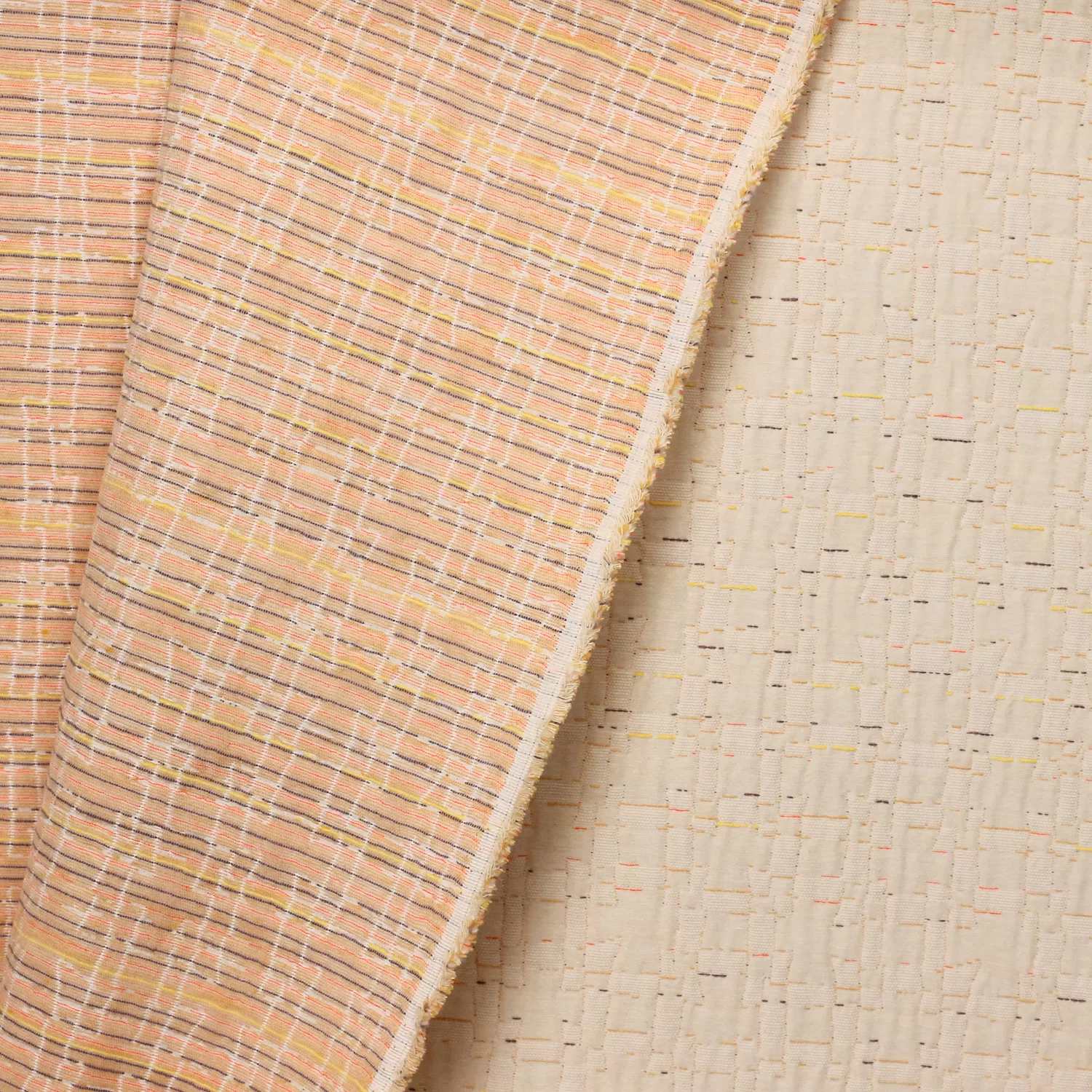 Jacquard dubbelzijdig  zalmroze met streepjes - Burda