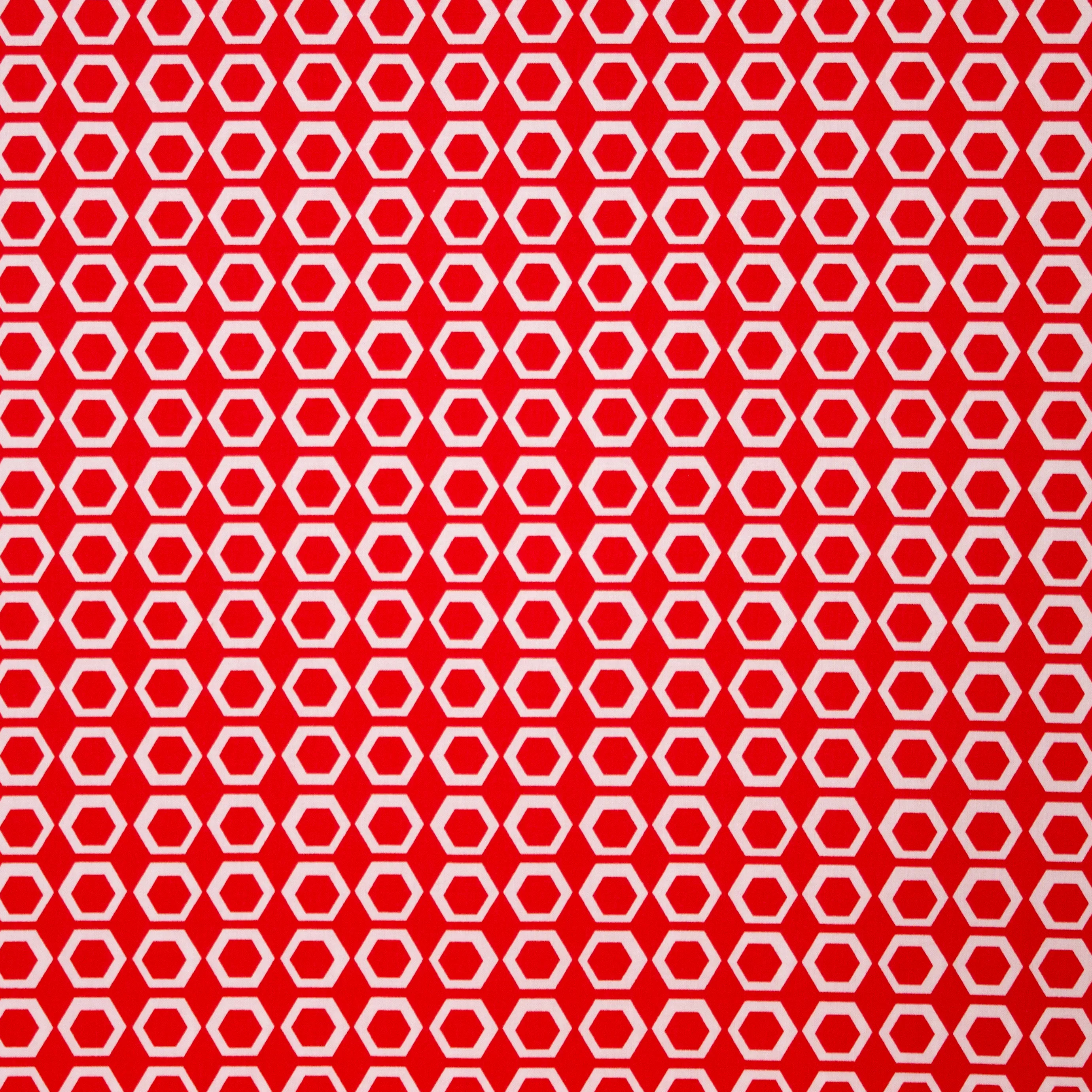 Rode Katoen met Witte Hexagons
