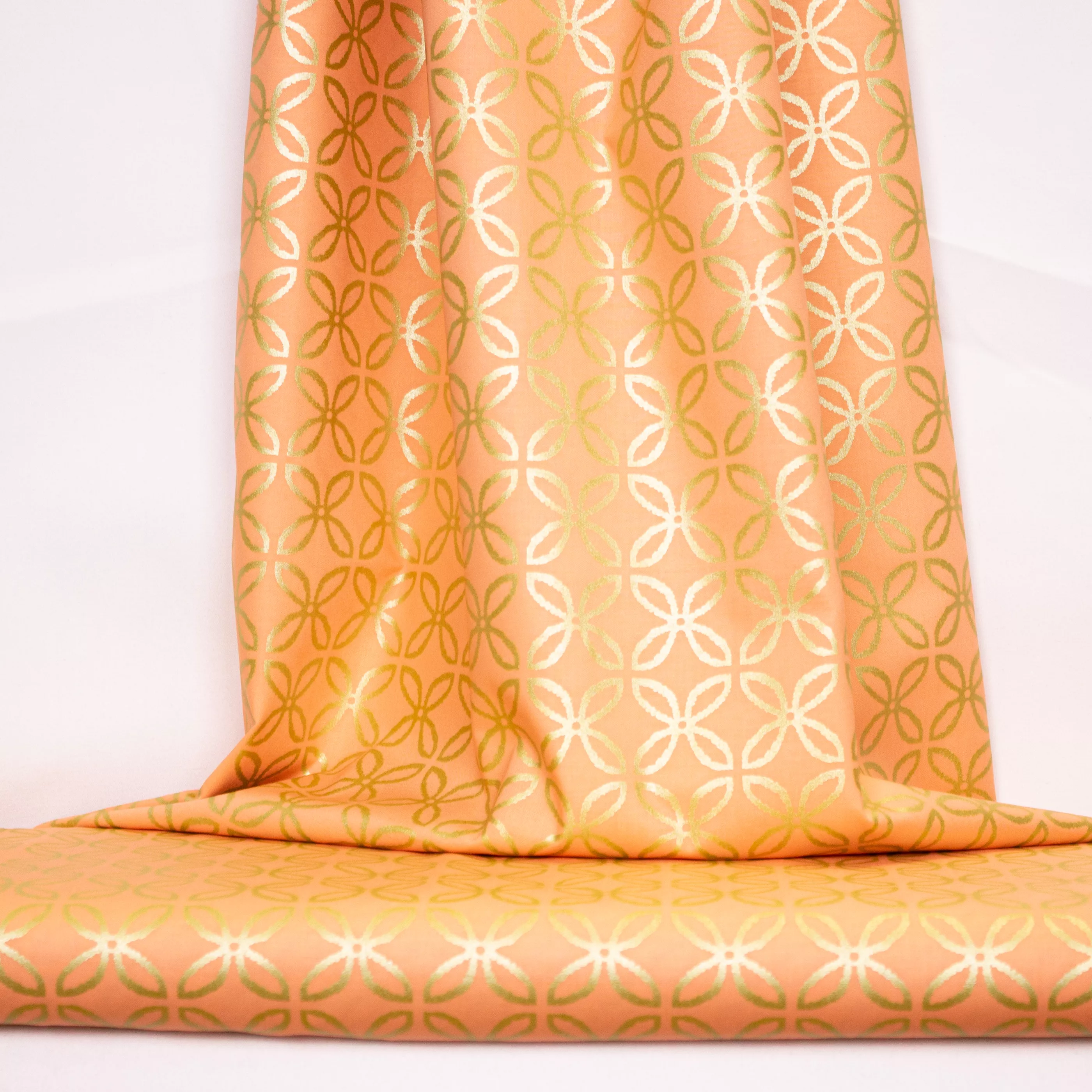 Oranje Katoen met Gouden Bloemen