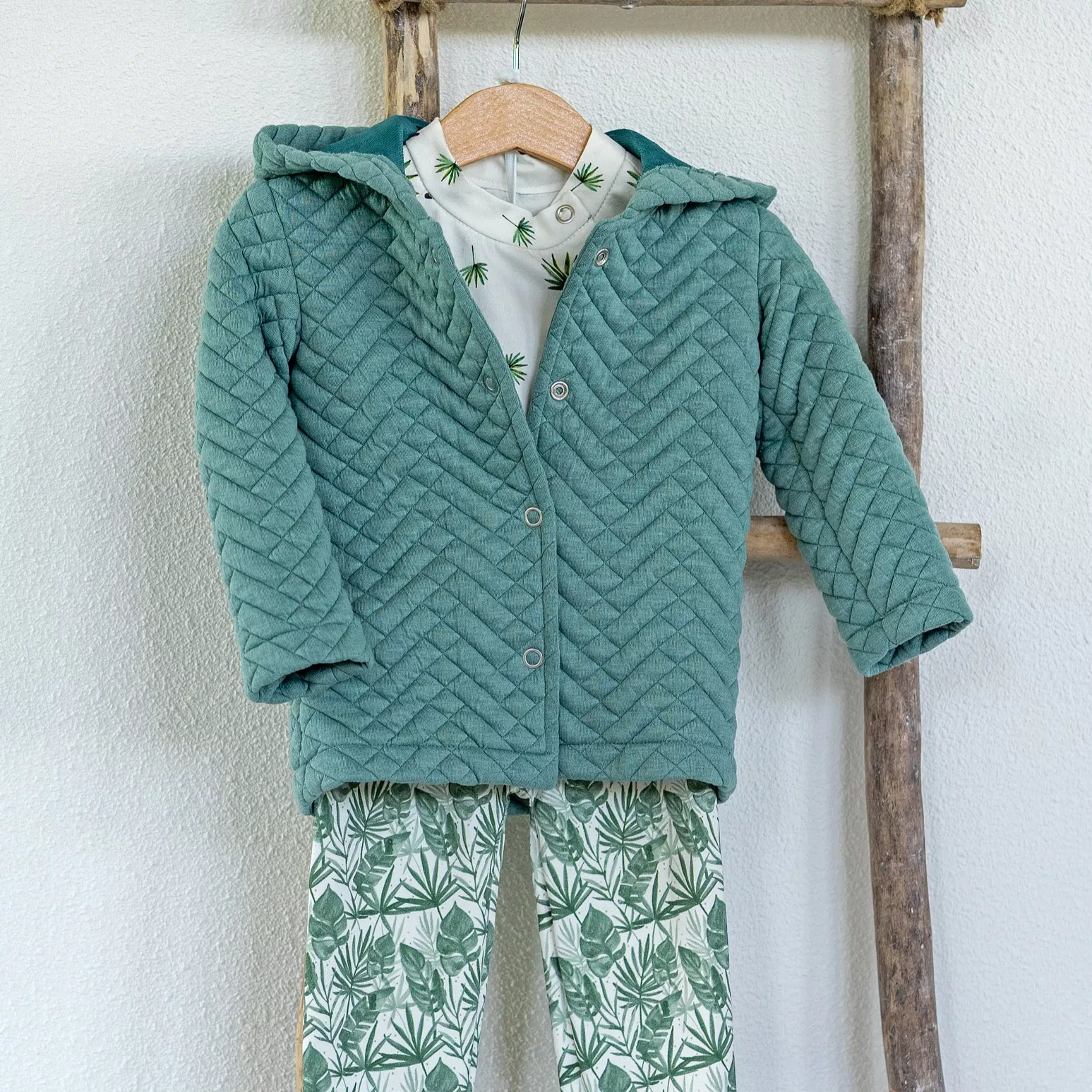 Voordeelpakket baby groen vestje en shirtje met panda's - B*Trendy