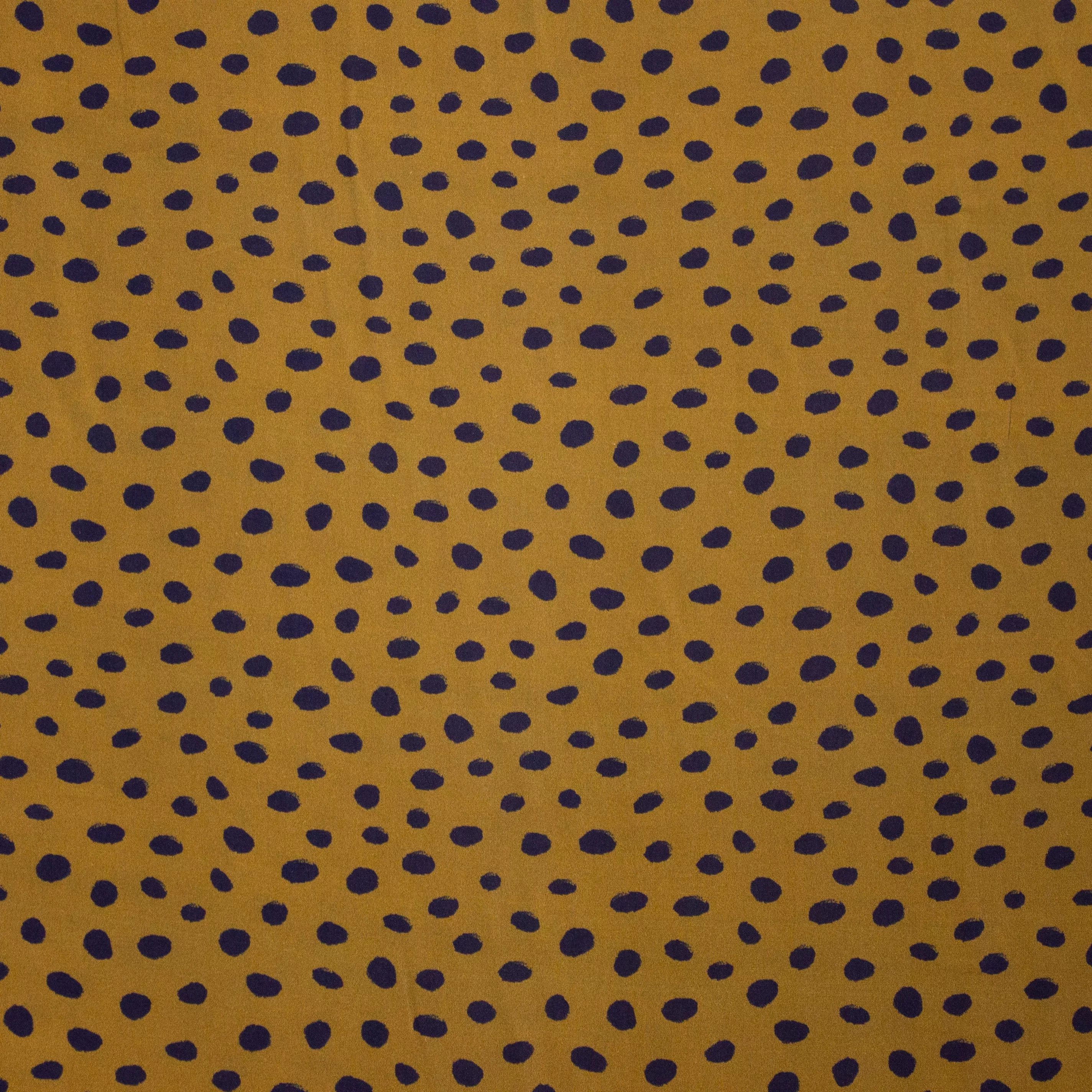 Bruine viscose met zwarte bolletjes