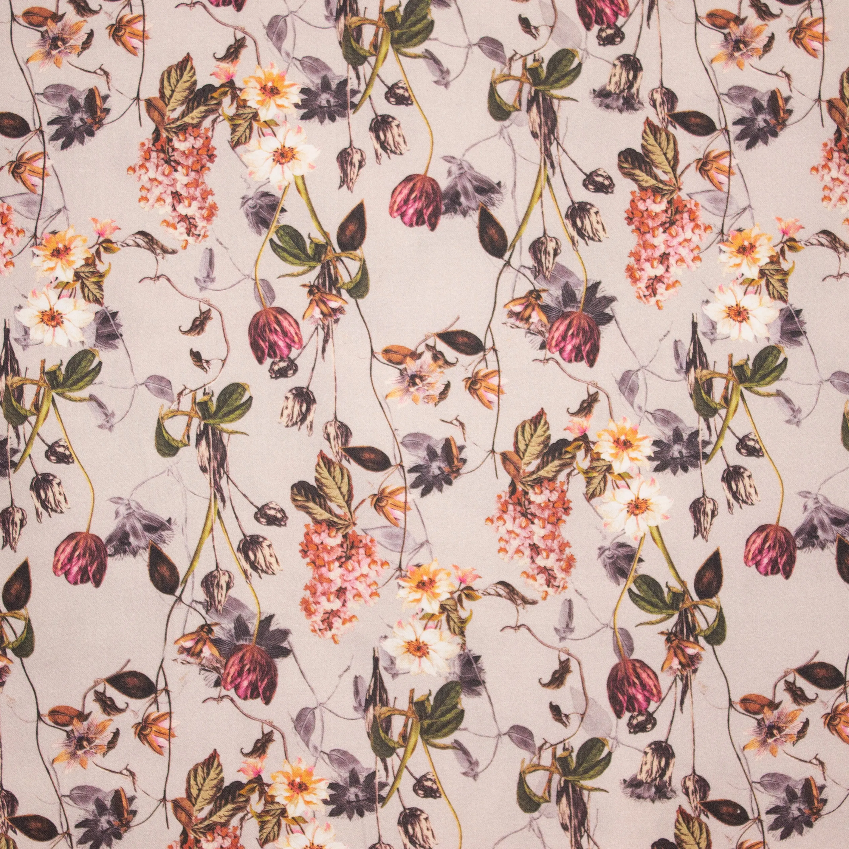 Lichtroze Viscose met Takken en Bloemen van La Maison Victor
