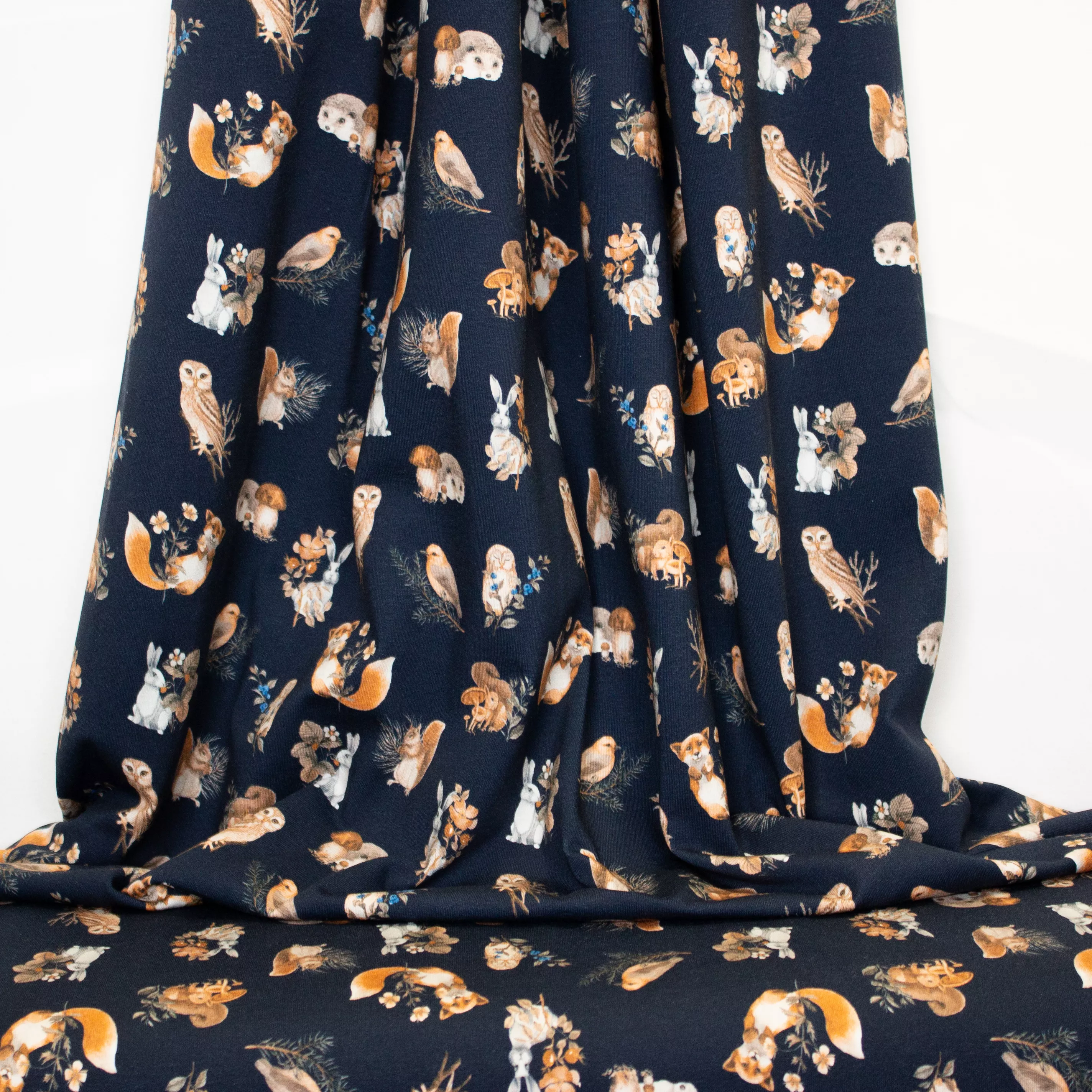 Donkerblauwe tricot met vogels, eekhoorns, konijnen en vossen