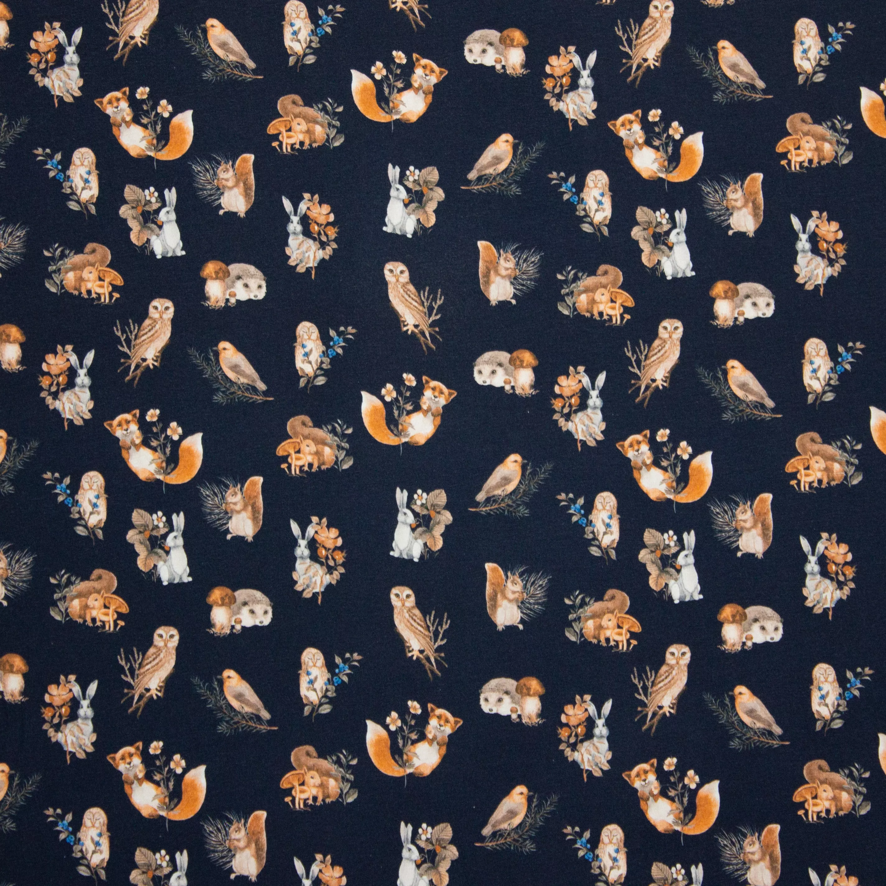 Donkerblauwe tricot met vogels, eekhoorns, konijnen en vossen