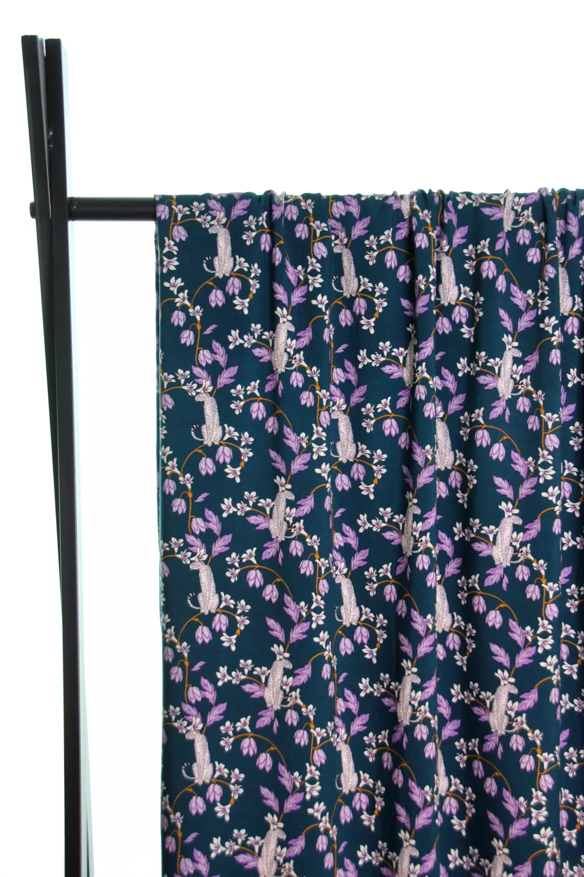 Petrolkleurige viscose met poema's van Atelier Jupe