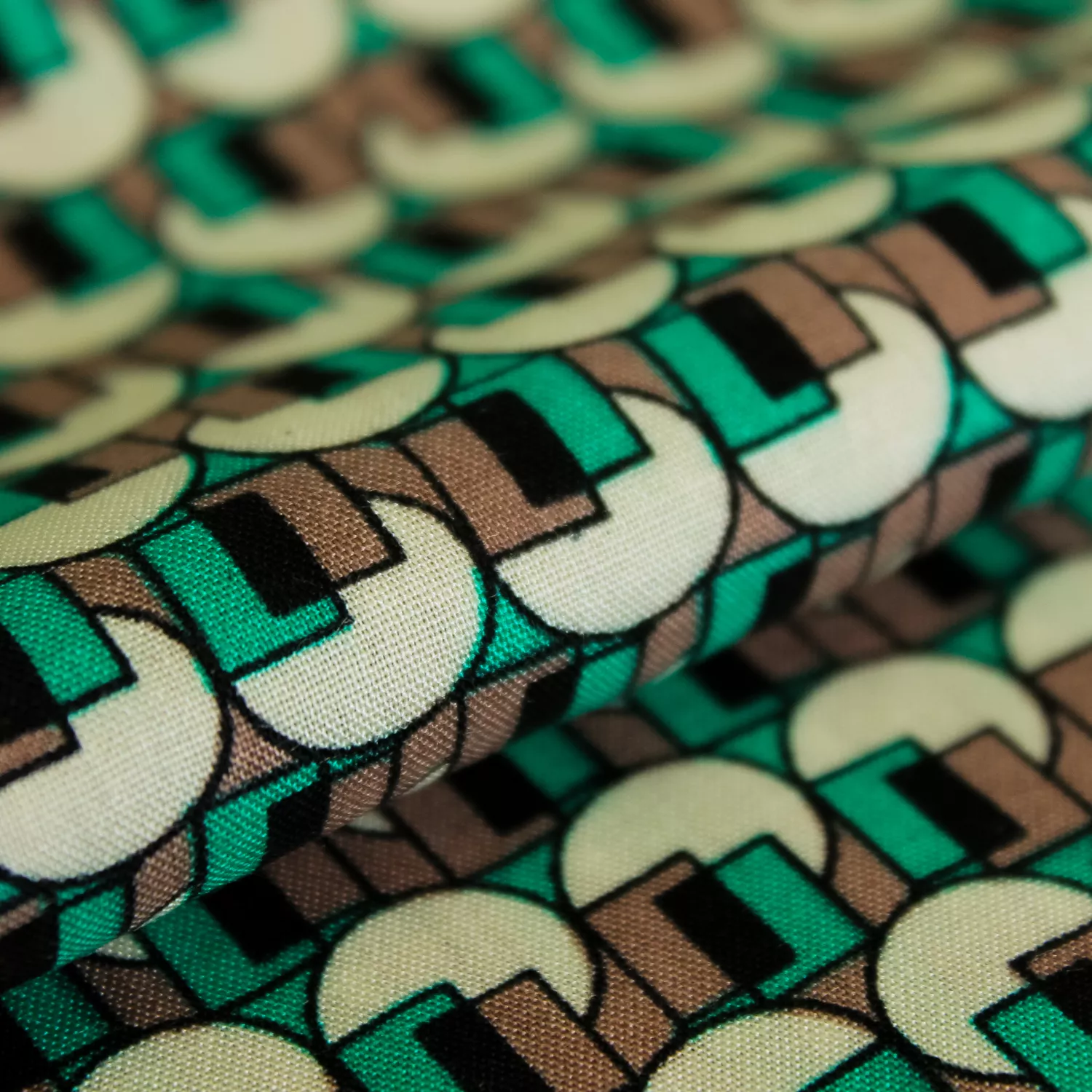 Viscose groen met retroprint
