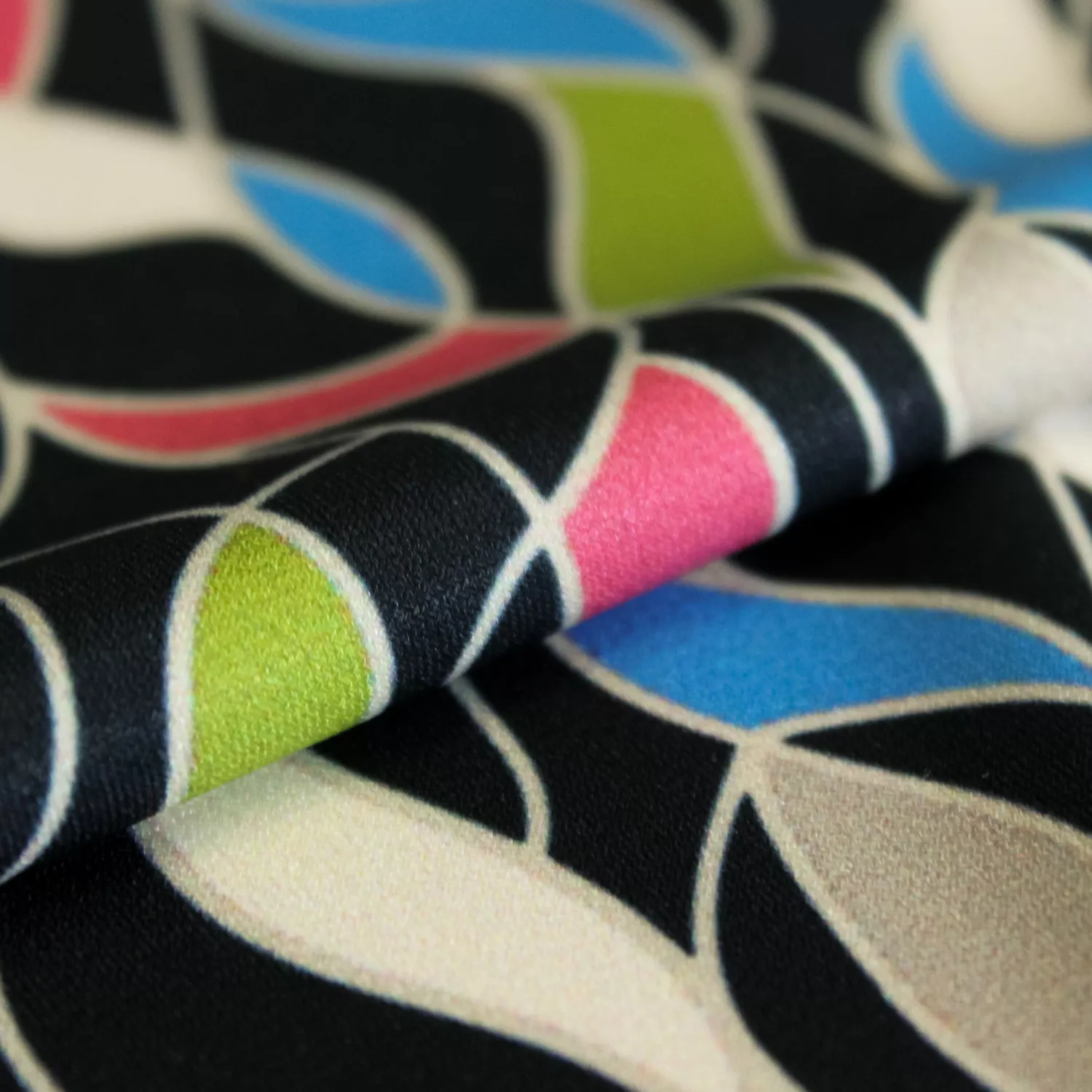 Tricot multicolor met abstracte vormen
