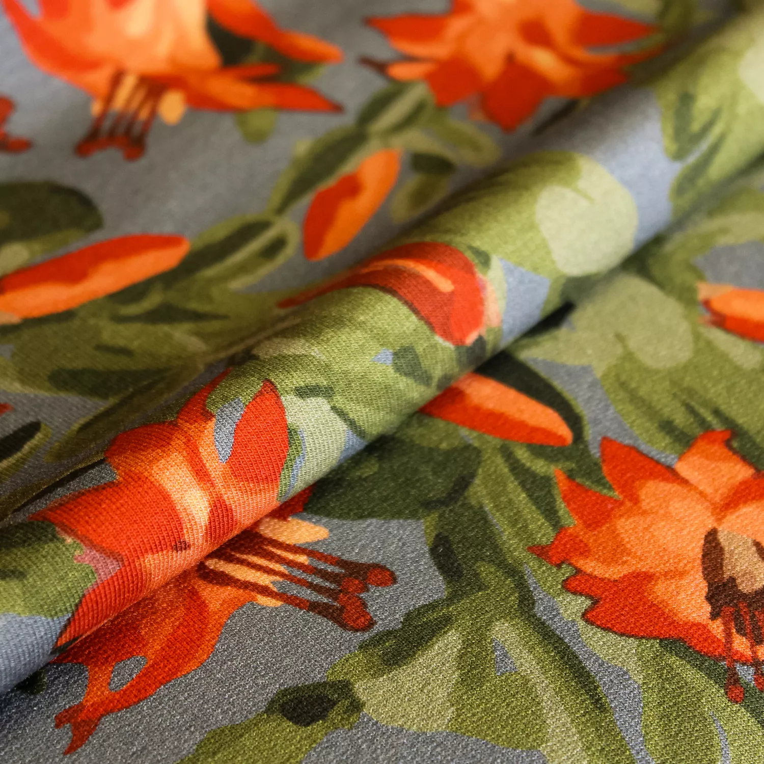 French Terry blauw met rode bloemen