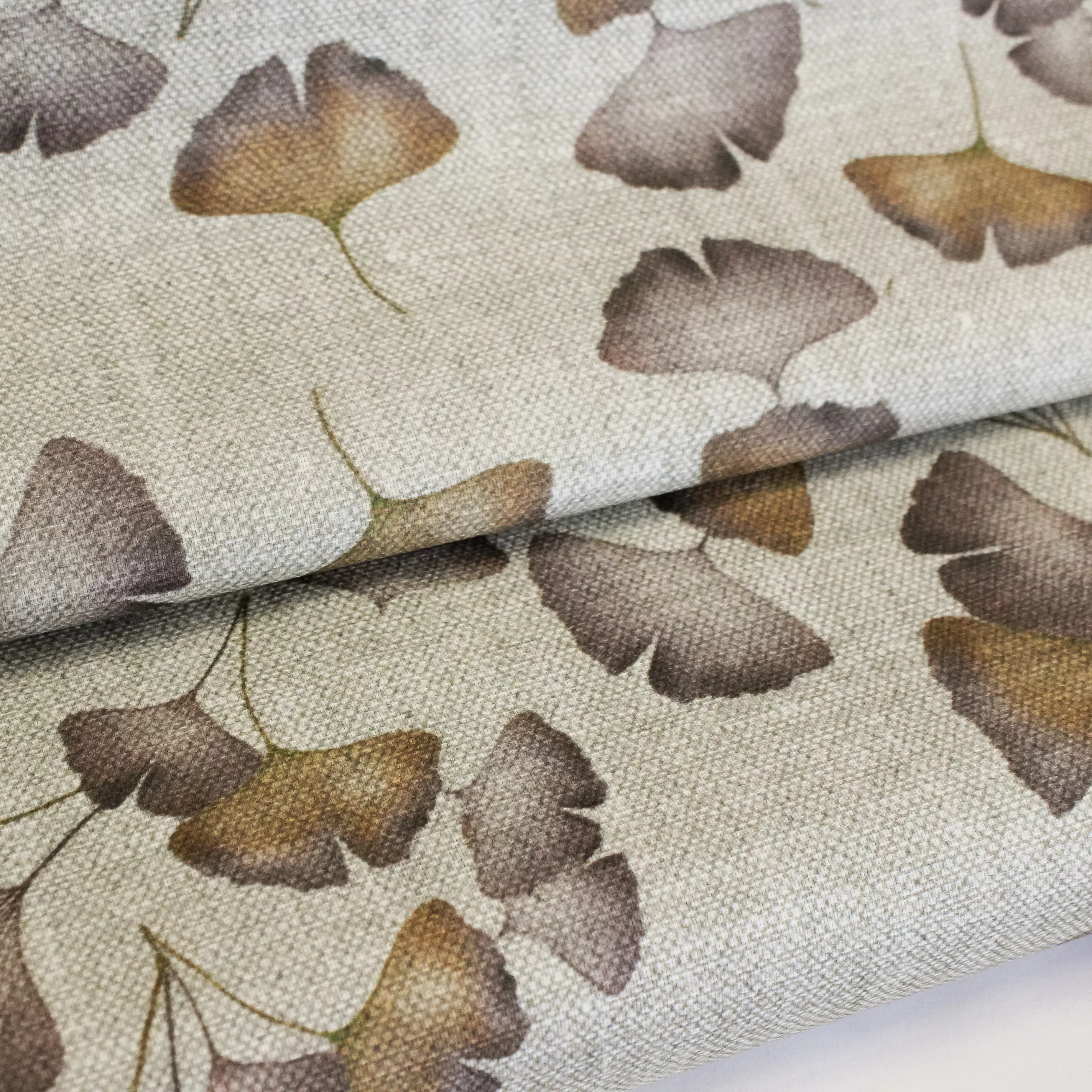 Bruine Lichte Canvas met Ginkgo Biloba blaadjes