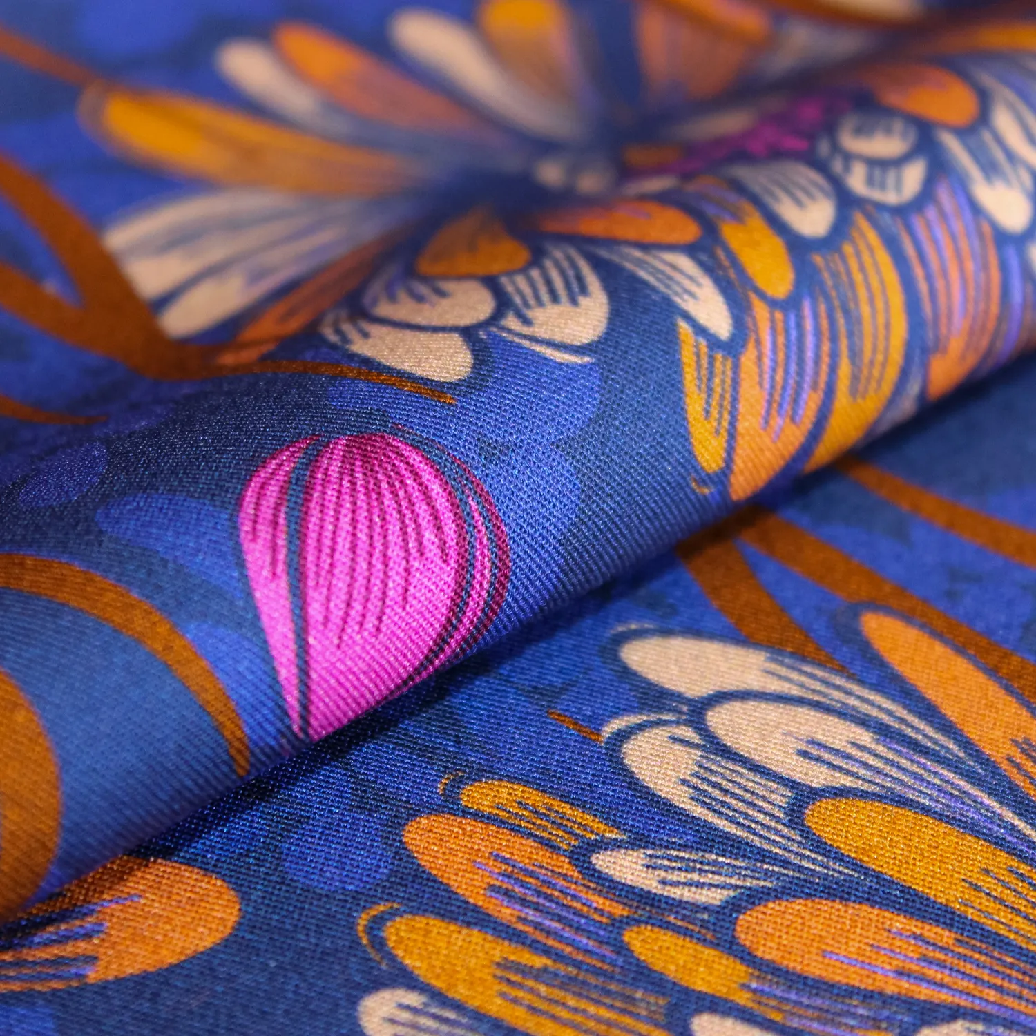 Viscose blauw met bloemen