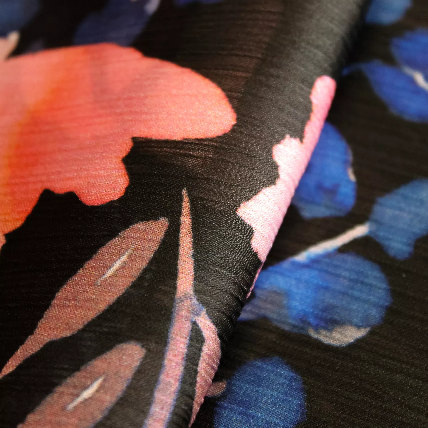 Polyester zwart met bloemen