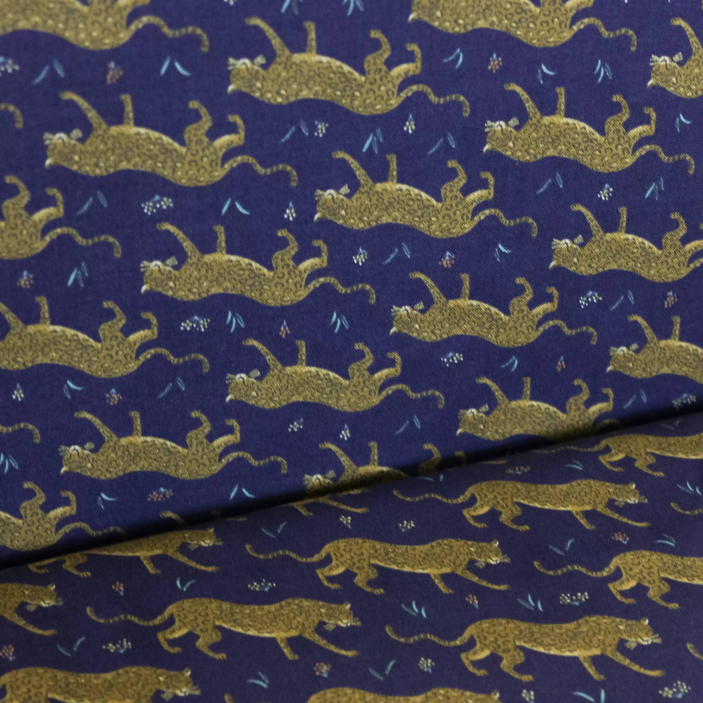 Blauwe katoen met luipaarden, CAMONT collection