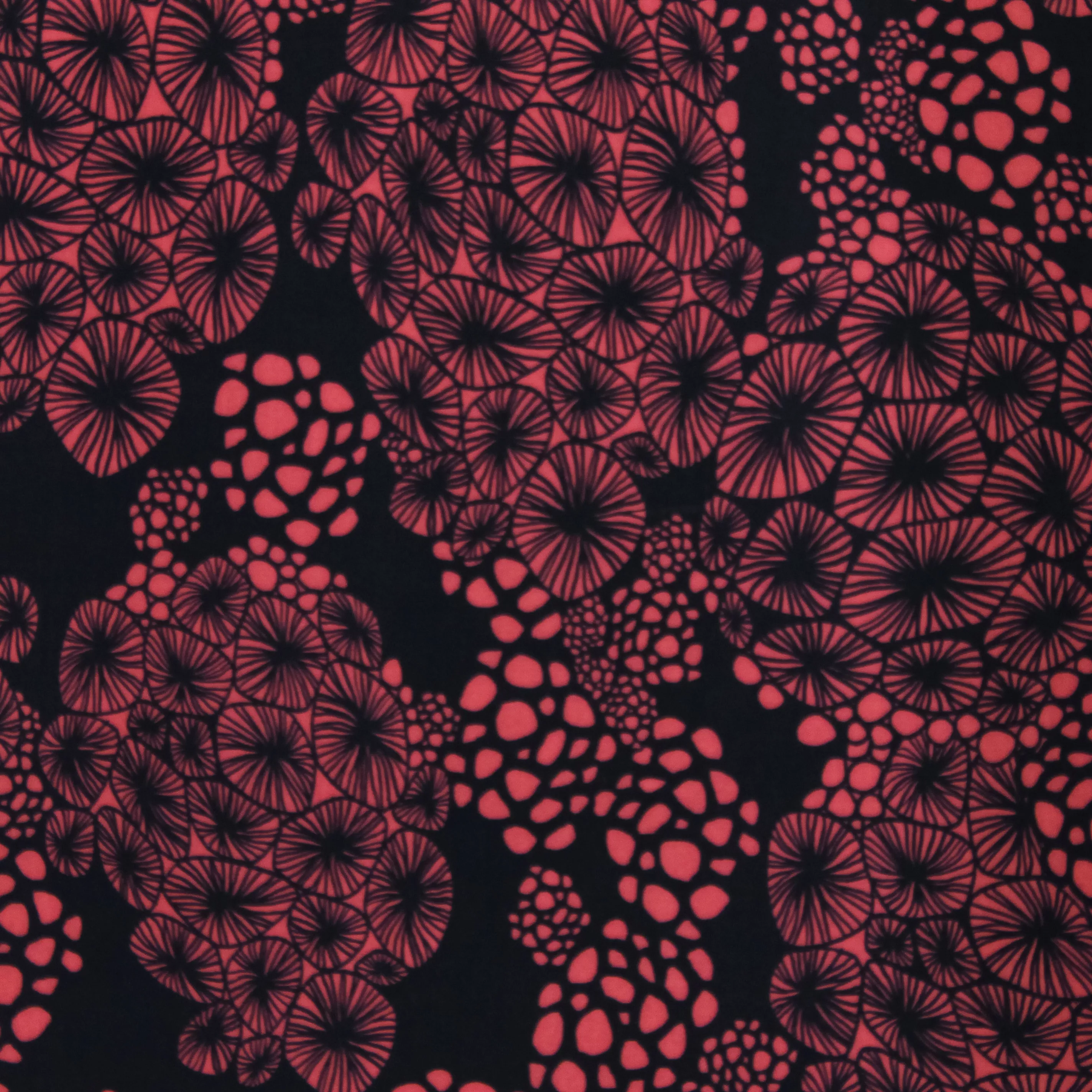 Blauwe viscose met rode koraal print