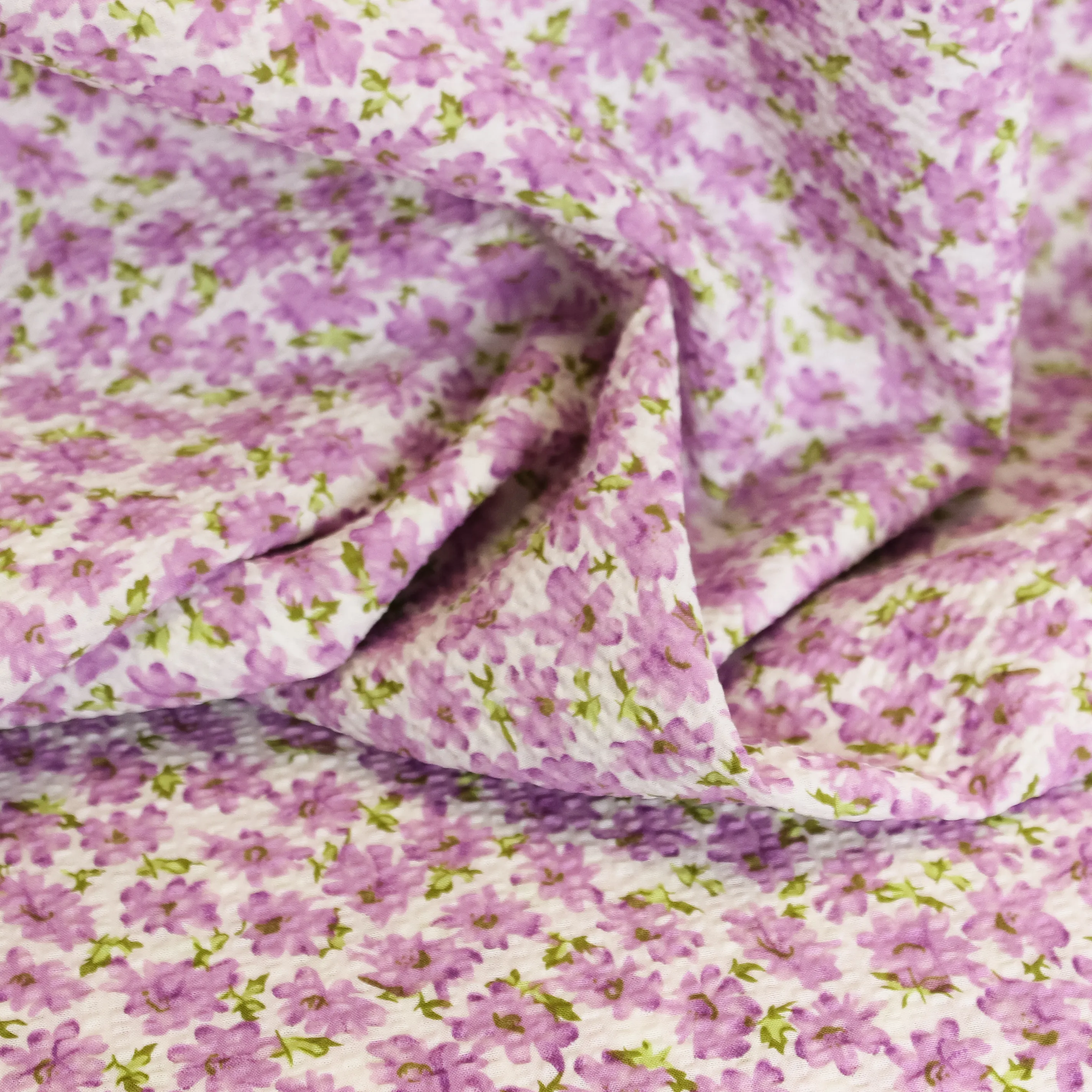 Katoen seersucker met lila bloemen