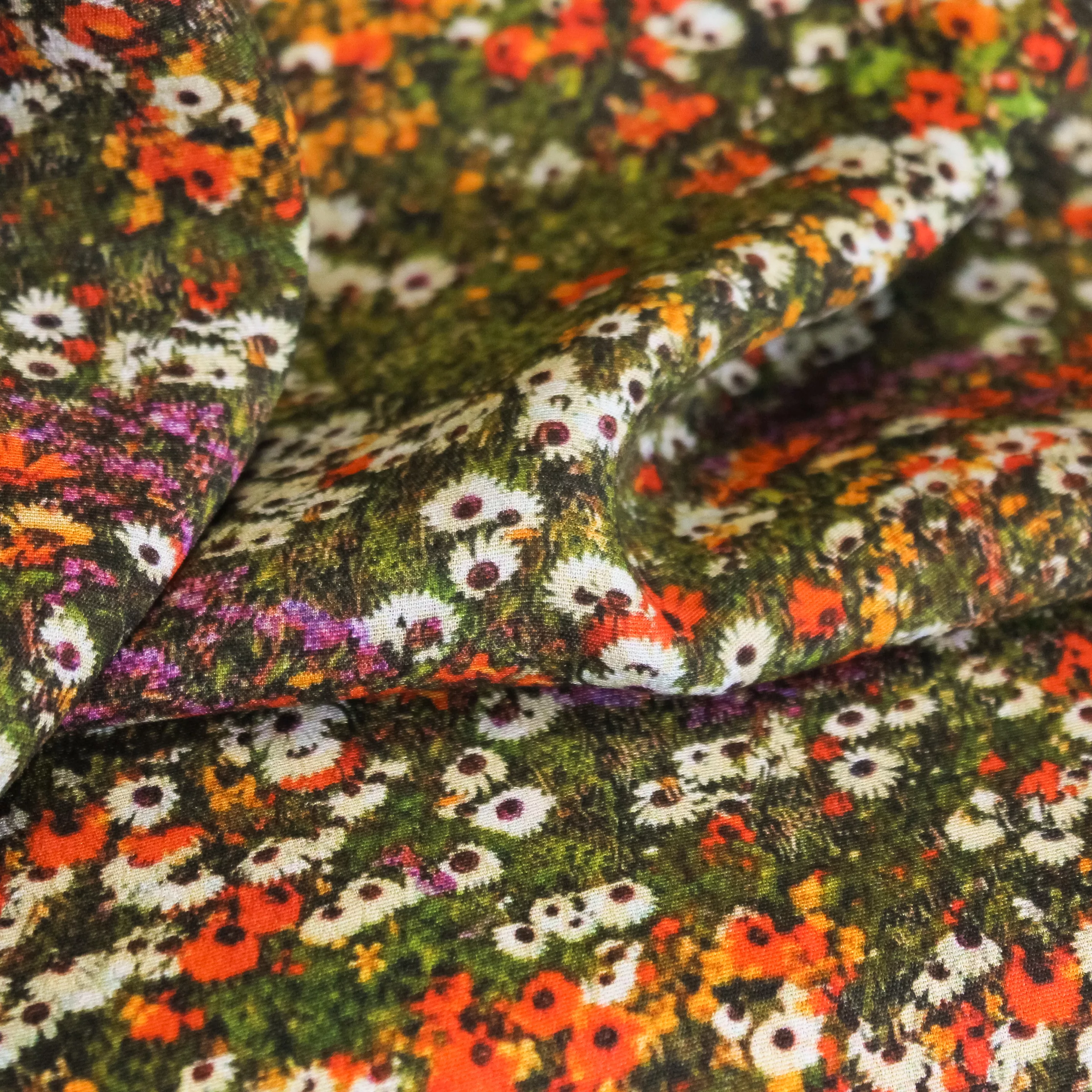Viscose ecovero crêpe met veldbloemen