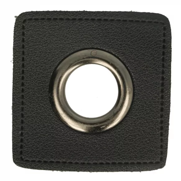 Nestelogen (nikkel 8 mm) op zwart imitatieleder vierkant (28 mm)