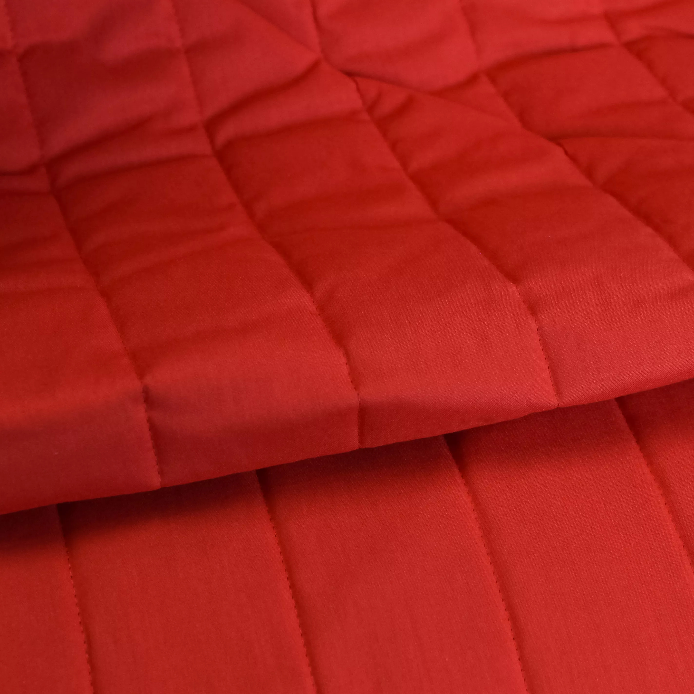 Dubbelzijdige matelassé in rood en blauw van La Maison Victor