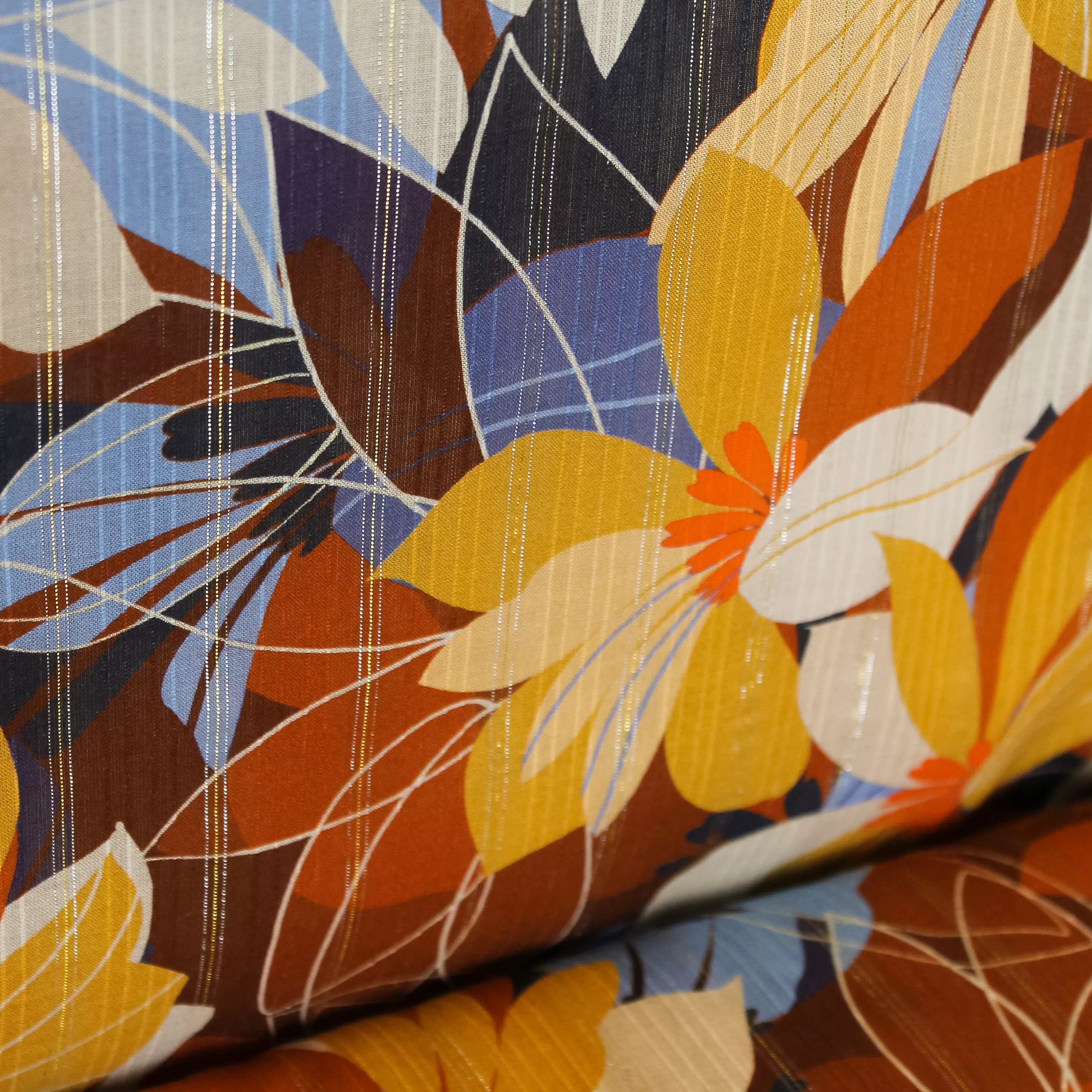Katoen met kleurrijke bladeren en metallic strepen - Knipmode Collectie Lente-Zomer 2022