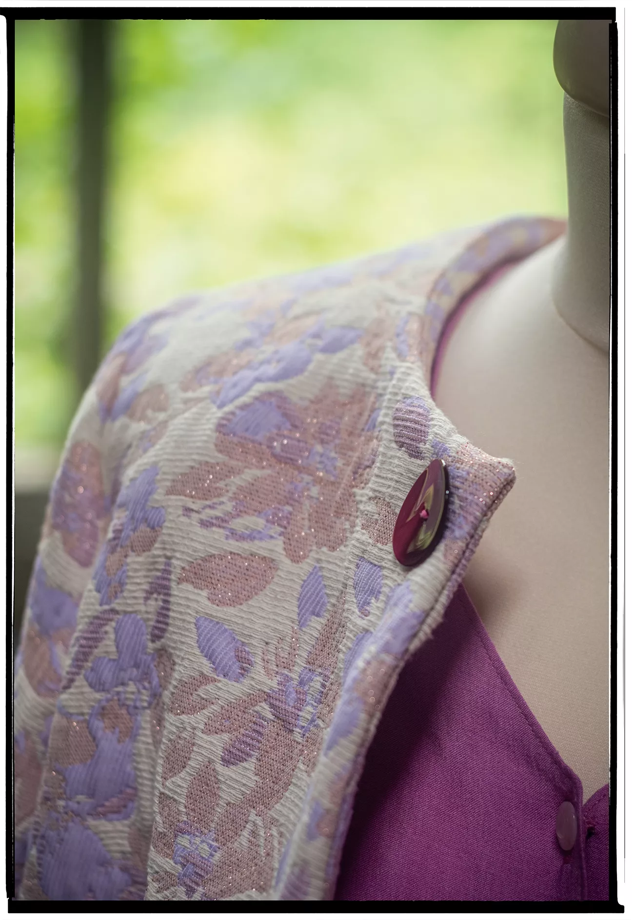 Jacquard met lila bloemen en glitter - Knipmode Collectie Lente-Zomer 2022