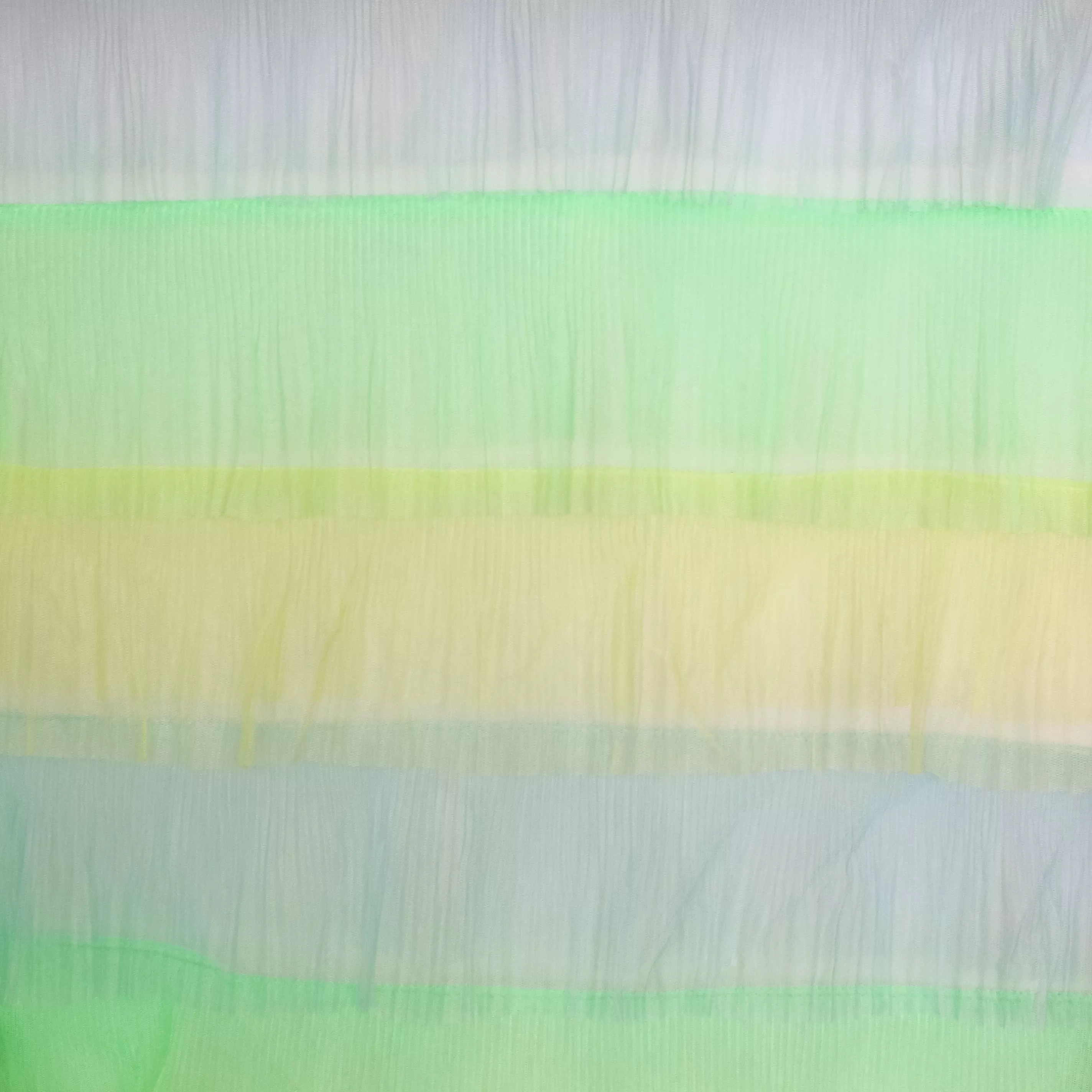 Kleurrijke tule met verschillende laagjes geel-groen-blauw