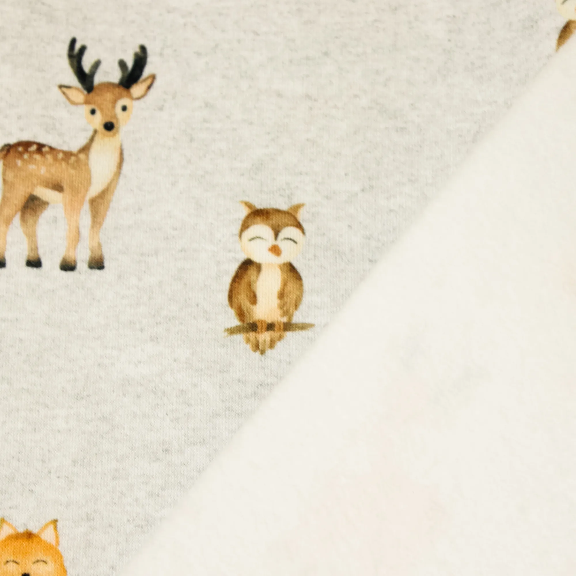 Sweaterstof met dieren uit het bos en zachte achterkant