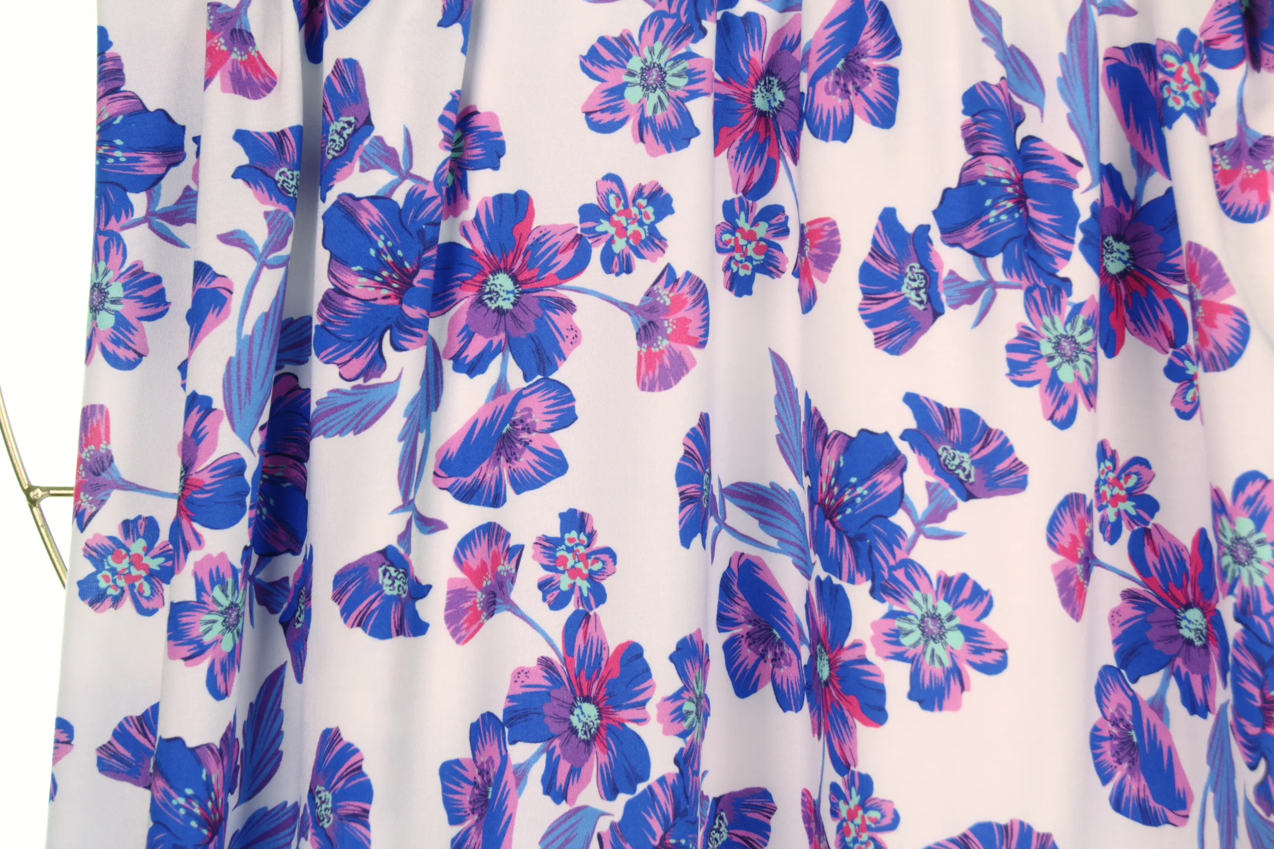 Witte viscose met blauw / roze bloemen van Atelier Jupe